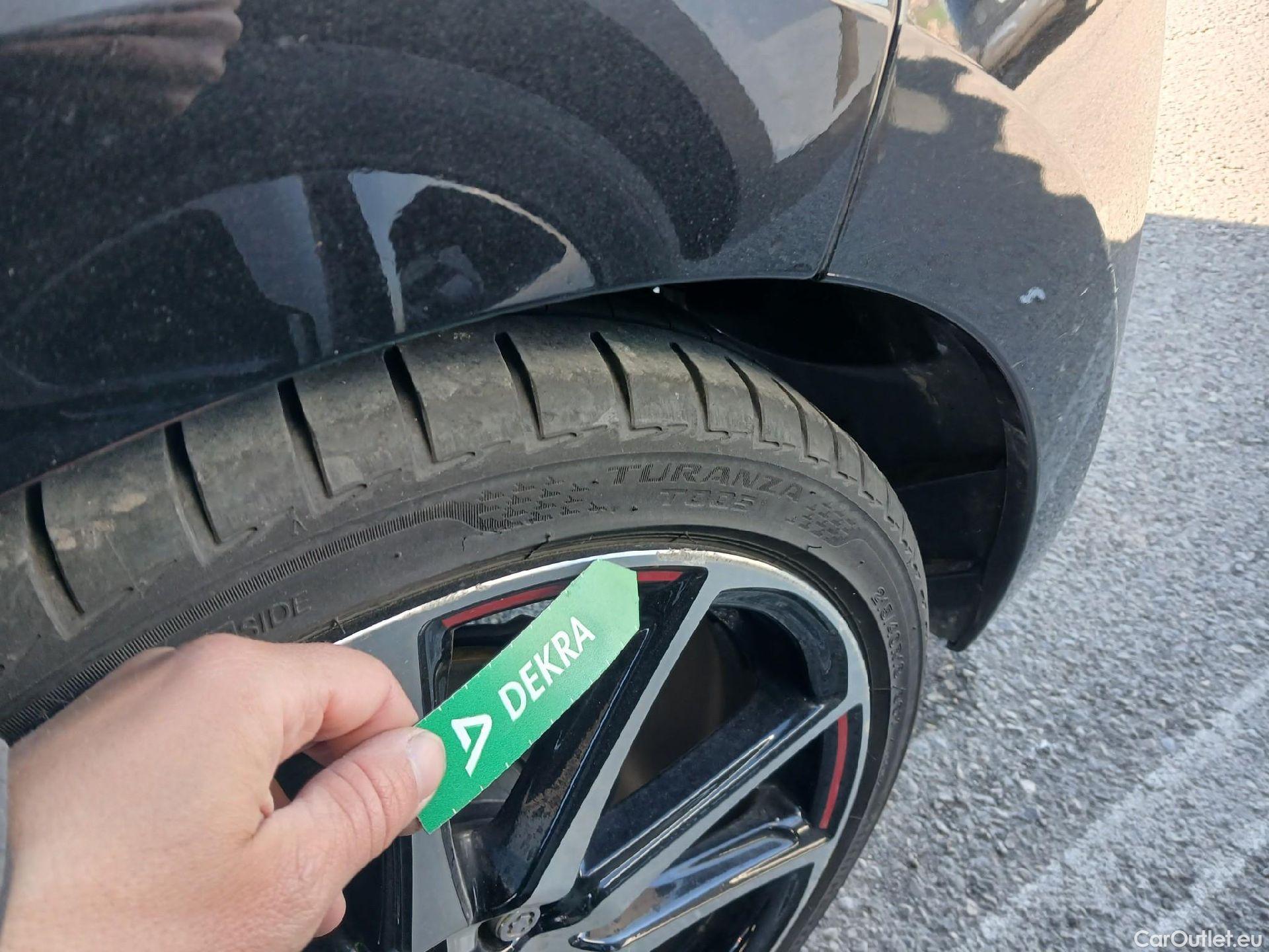  Toyota  Yaris TOYOTA  / 2020 / 5P / berlina con portón 1.5 120H GR Sport #13