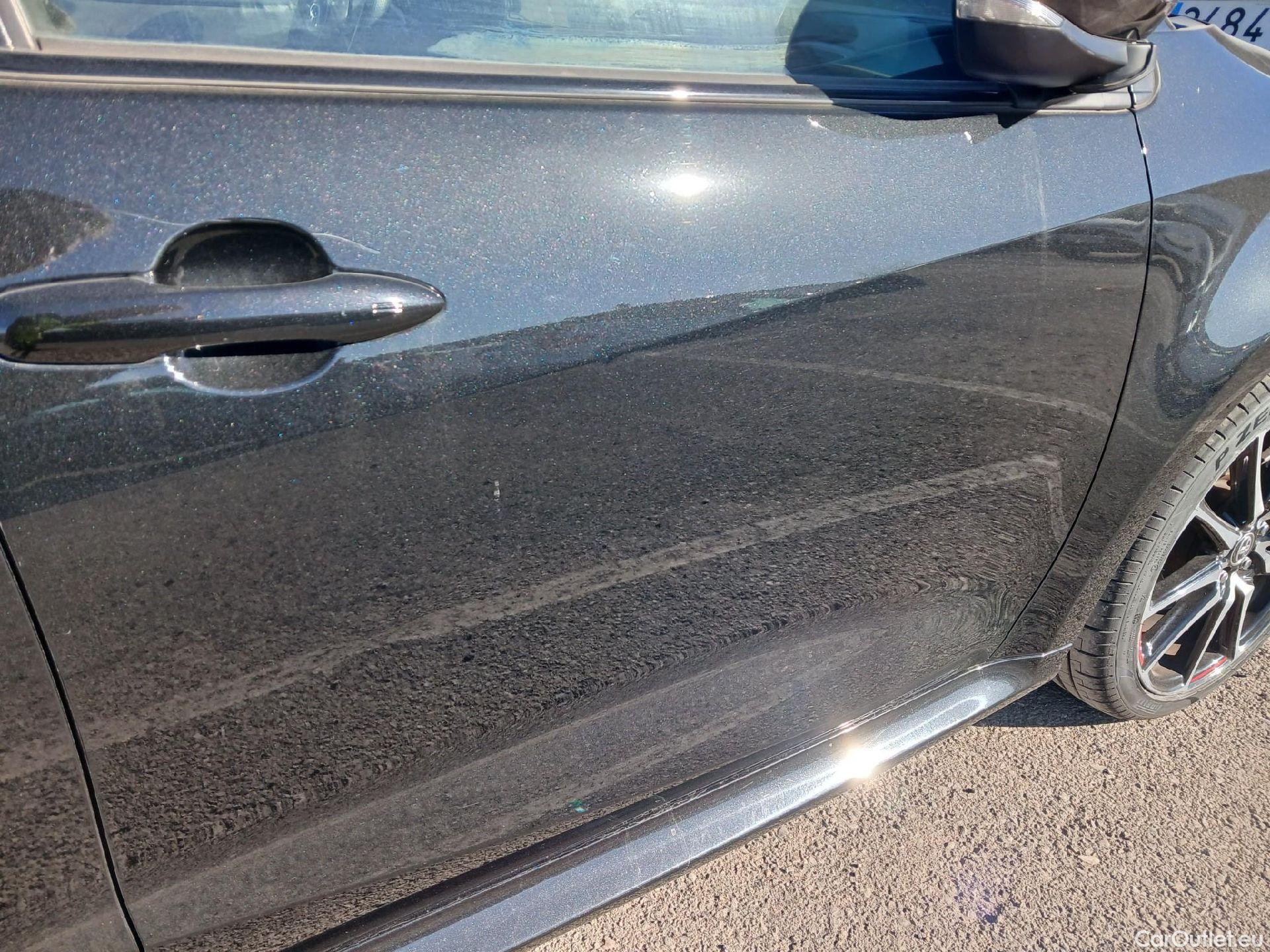  Toyota  Yaris TOYOTA  / 2020 / 5P / berlina con portón 1.5 120H GR Sport #26