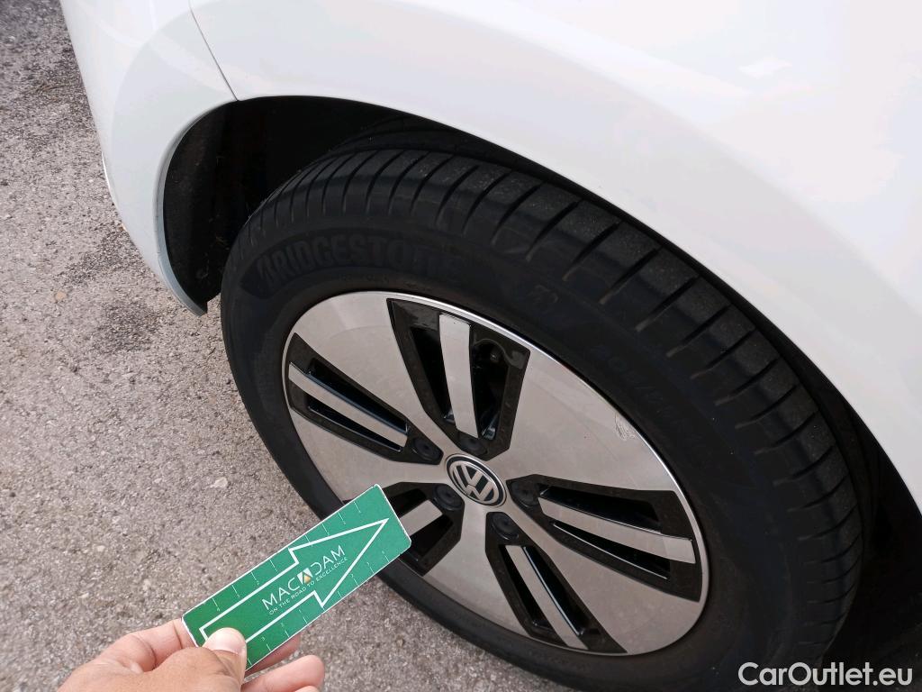  Volkswagen  Golf  VOLKSWAGEN / 2016 / 5P / berlina con portón e-ePower 110 kW (136CV) #4