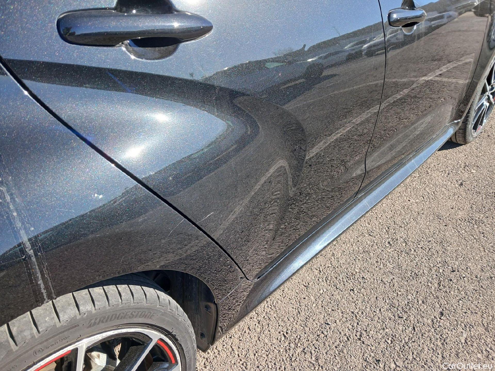  Toyota  Yaris TOYOTA  / 2020 / 5P / berlina con portón 1.5 120H GR Sport #24