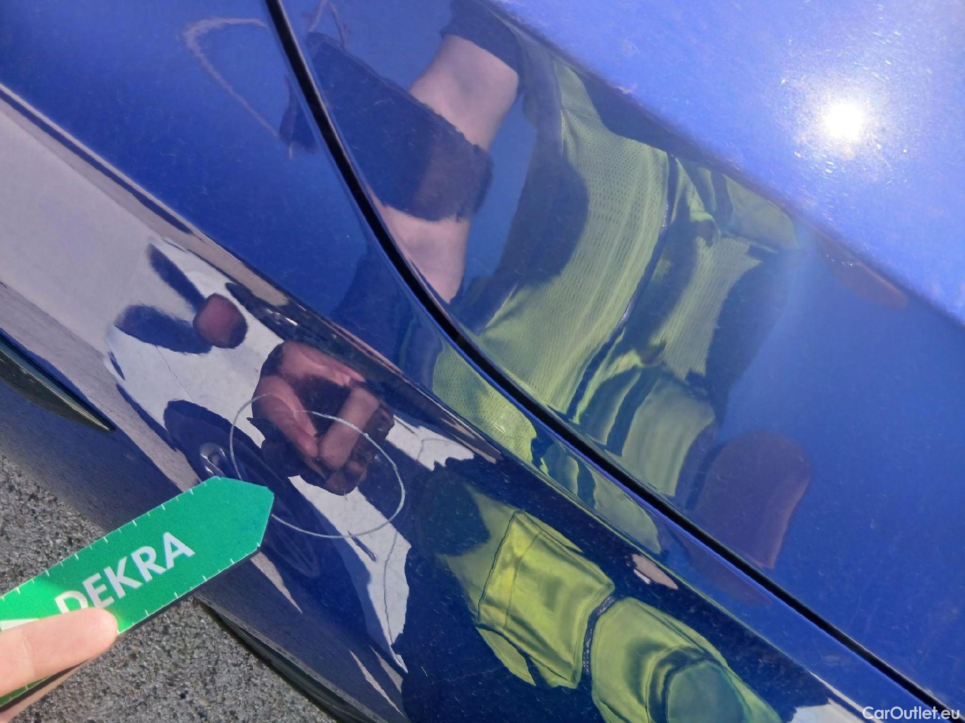  Volkswagen  Golf  VOLKSWAGEN / 2020 / 5P / berlina con portón R 2.0 TSI 235kW (320CV) 4Motion DSG #30