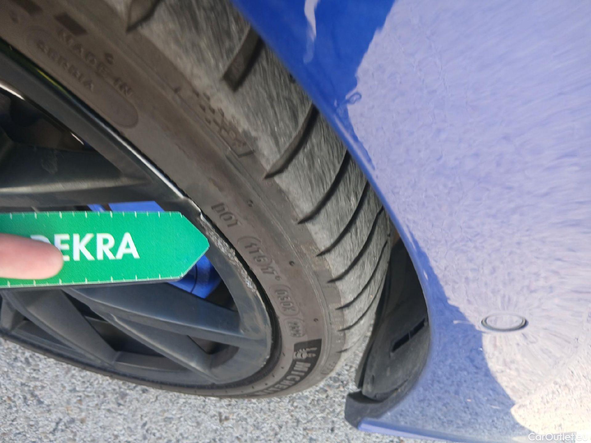  Volkswagen  Golf  VOLKSWAGEN / 2020 / 5P / berlina con portón R 2.0 TSI 235kW (320CV) 4Motion DSG #11