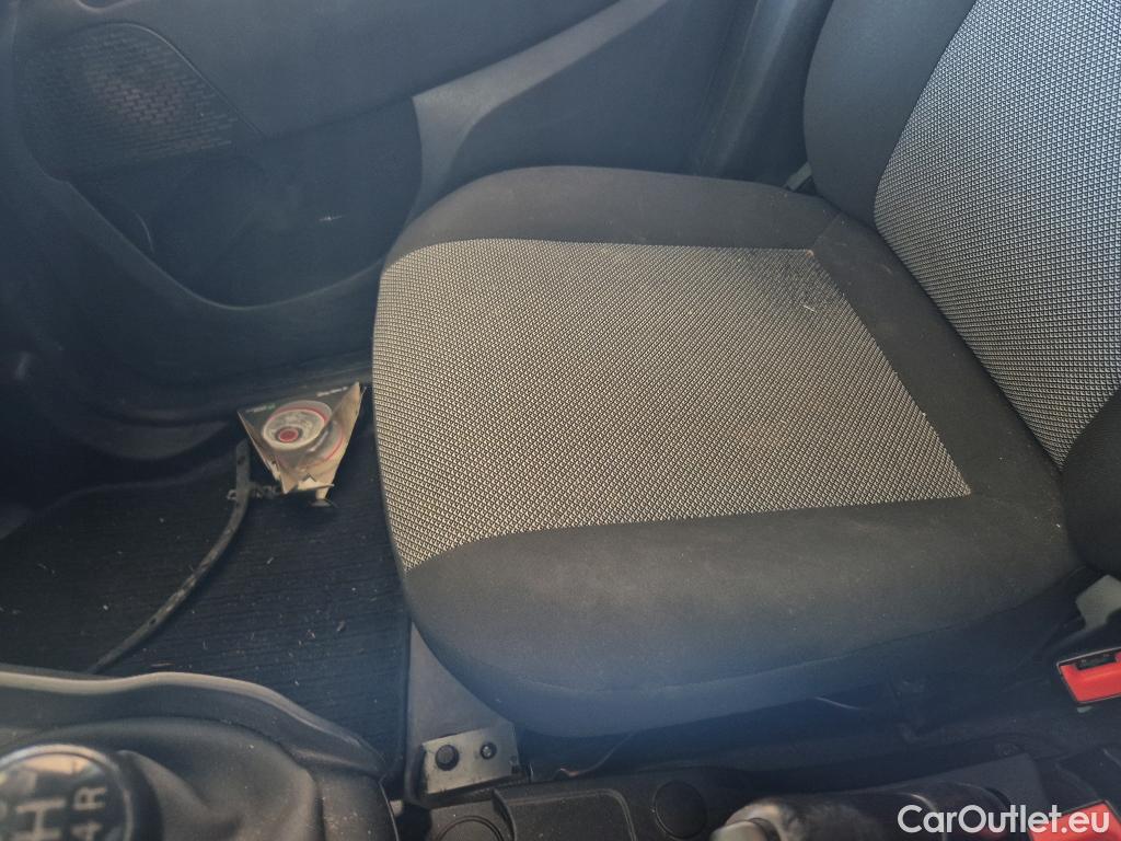  Fiat  Doblo FIAT Doblò Cargo/2015/3P/furgón derivado de turismo Cargo Base Plus 1.3 Mjet 70kW (95CV) #17