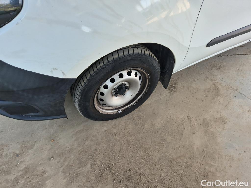  Fiat  Doblo FIAT Doblò Cargo/2015/3P/furgón derivado de turismo Cargo Base Plus 1.3 Mjet 70kW (95CV) #15