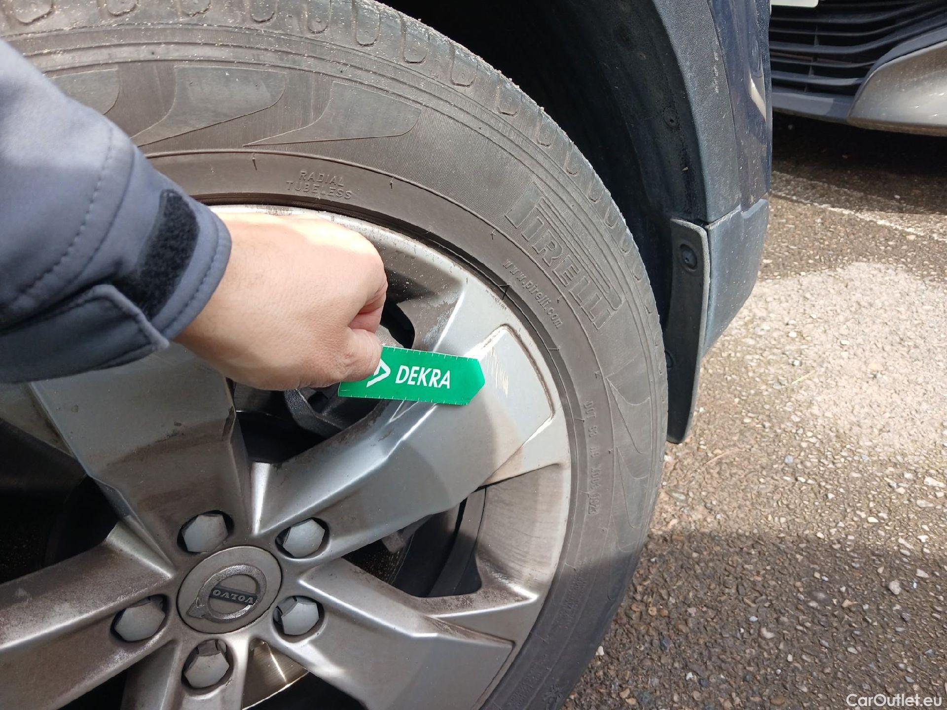  Volvo  XC 40 VOLVO XC40 / 2017 / 5P / todoterreno 2.0 B3 G Momentum Pro Auto #21