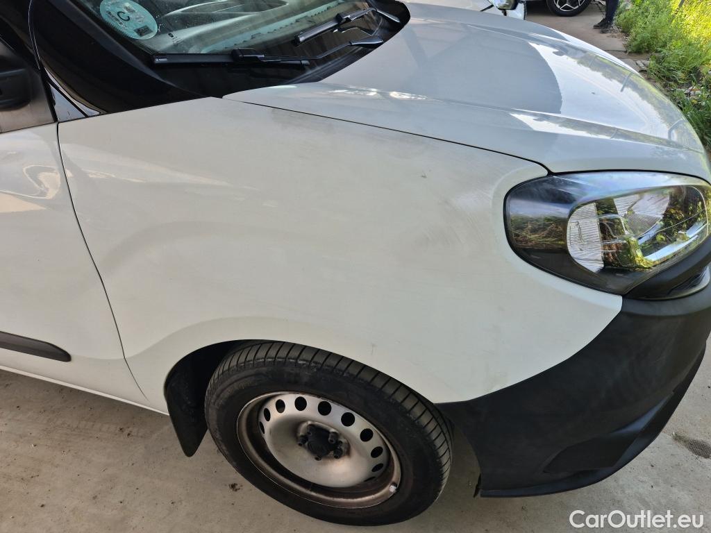 Fiat  Doblo FIAT Doblò Cargo/2015/3P/furgón derivado de turismo Cargo Base Plus 1.3 Mjet 70kW (95CV) #25