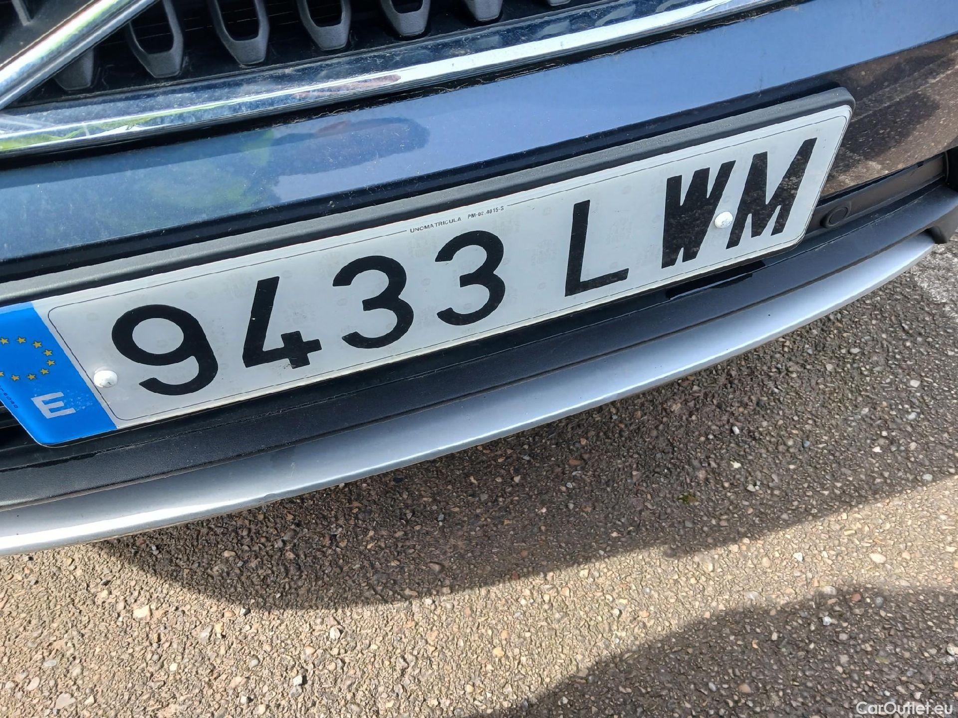  Volvo  XC 40 VOLVO XC40 / 2017 / 5P / todoterreno 2.0 B3 G Momentum Pro Auto #3