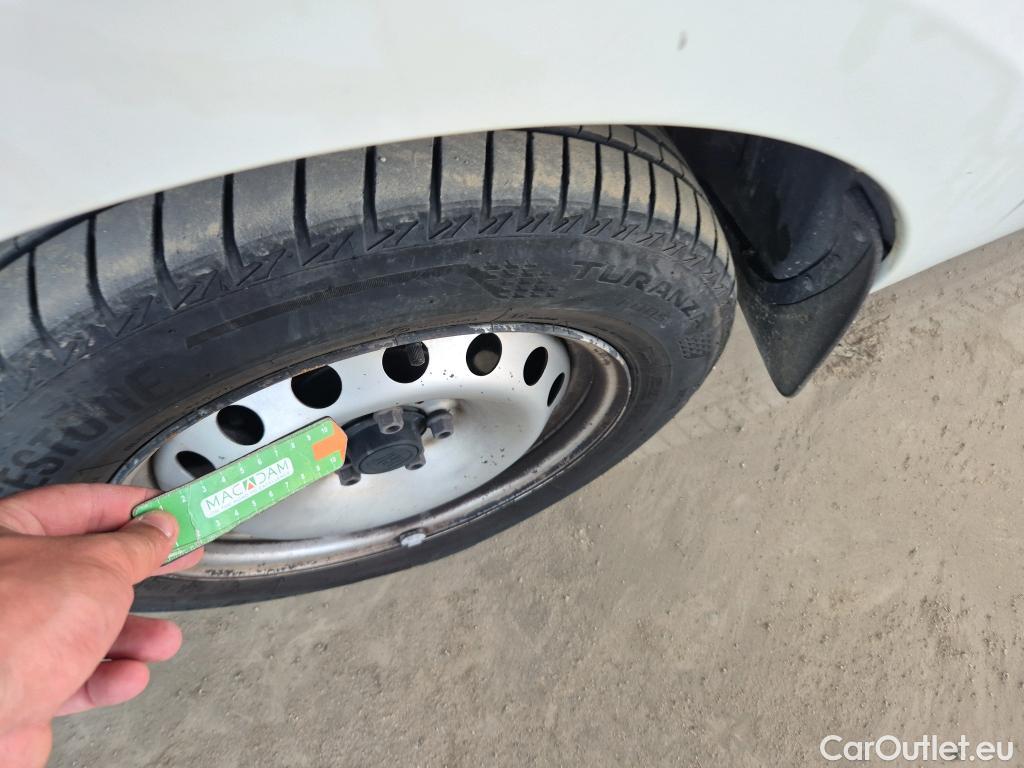  Fiat  Doblo FIAT Doblò Cargo/2015/3P/furgón derivado de turismo Cargo Base Plus 1.3 Mjet 70kW (95CV) #16