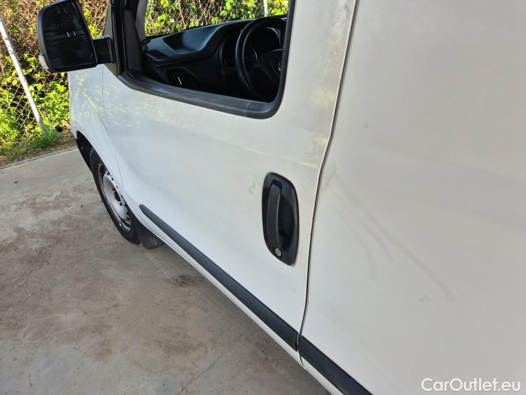  Fiat  Doblo FIAT Doblò Cargo/2015/3P/furgón derivado de turismo Cargo Base Plus 1.3 Mjet 70kW (95CV) #19