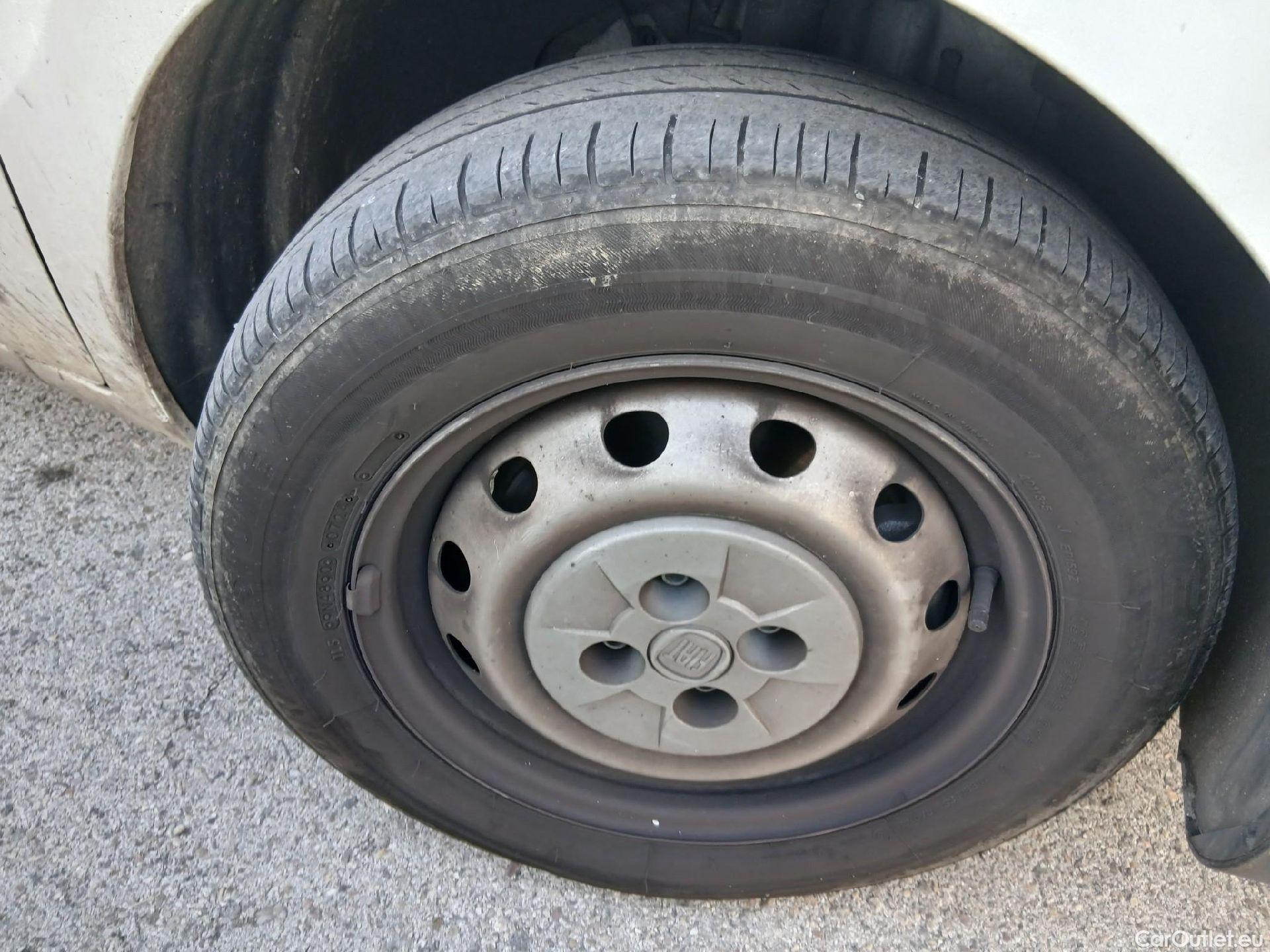  Fiat  Qubo FIAT Fiorino / 2016 / 4P / furgón derivado de turismo Cargo SX N1 1.3 MJet 70 kW (95 CV) #32