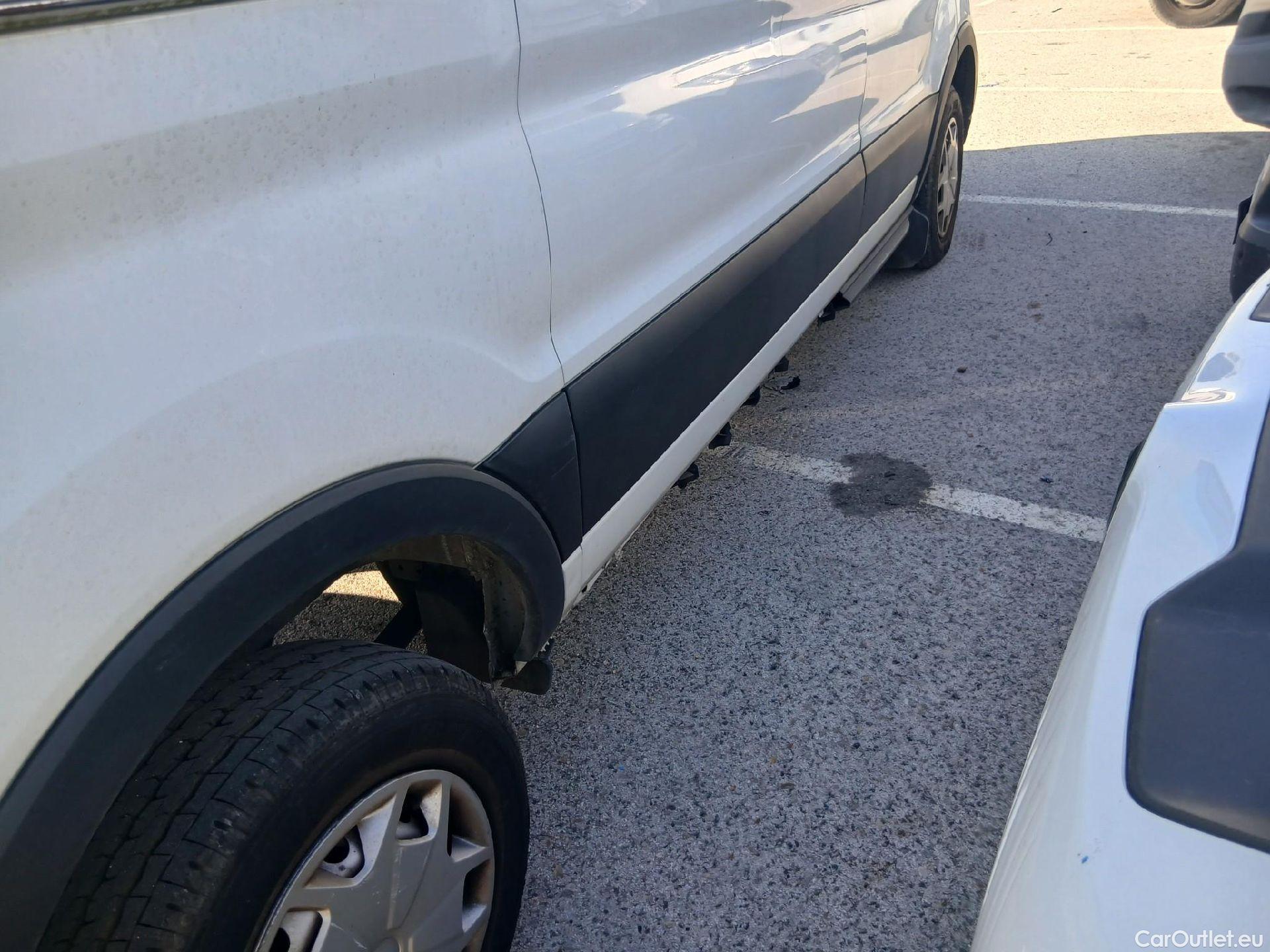  Ford  Transit FORD  / 2013 / 4P / furgón 310 96kW L2H2 Van Trend FWD #28