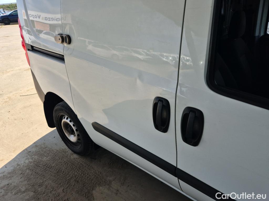  Fiat  Doblo FIAT Doblò Cargo/2015/3P/furgón derivado de turismo Cargo Base Plus 1.3 Mjet 70kW (95CV) #1