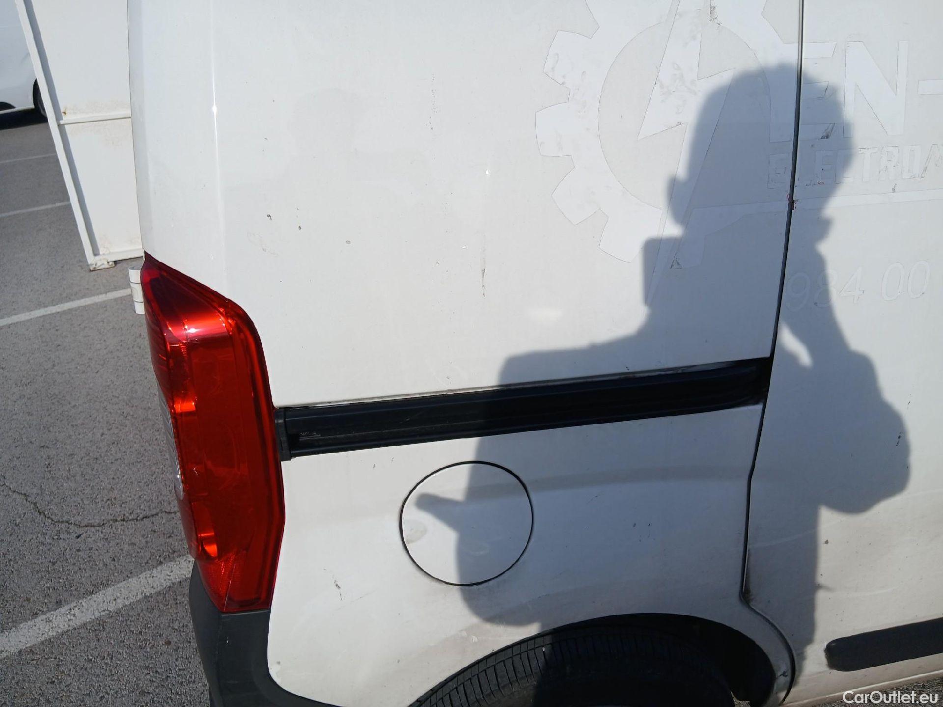  Fiat  Qubo FIAT Fiorino / 2016 / 4P / furgón derivado de turismo Cargo SX N1 1.3 MJet 70 kW (95 CV) #26