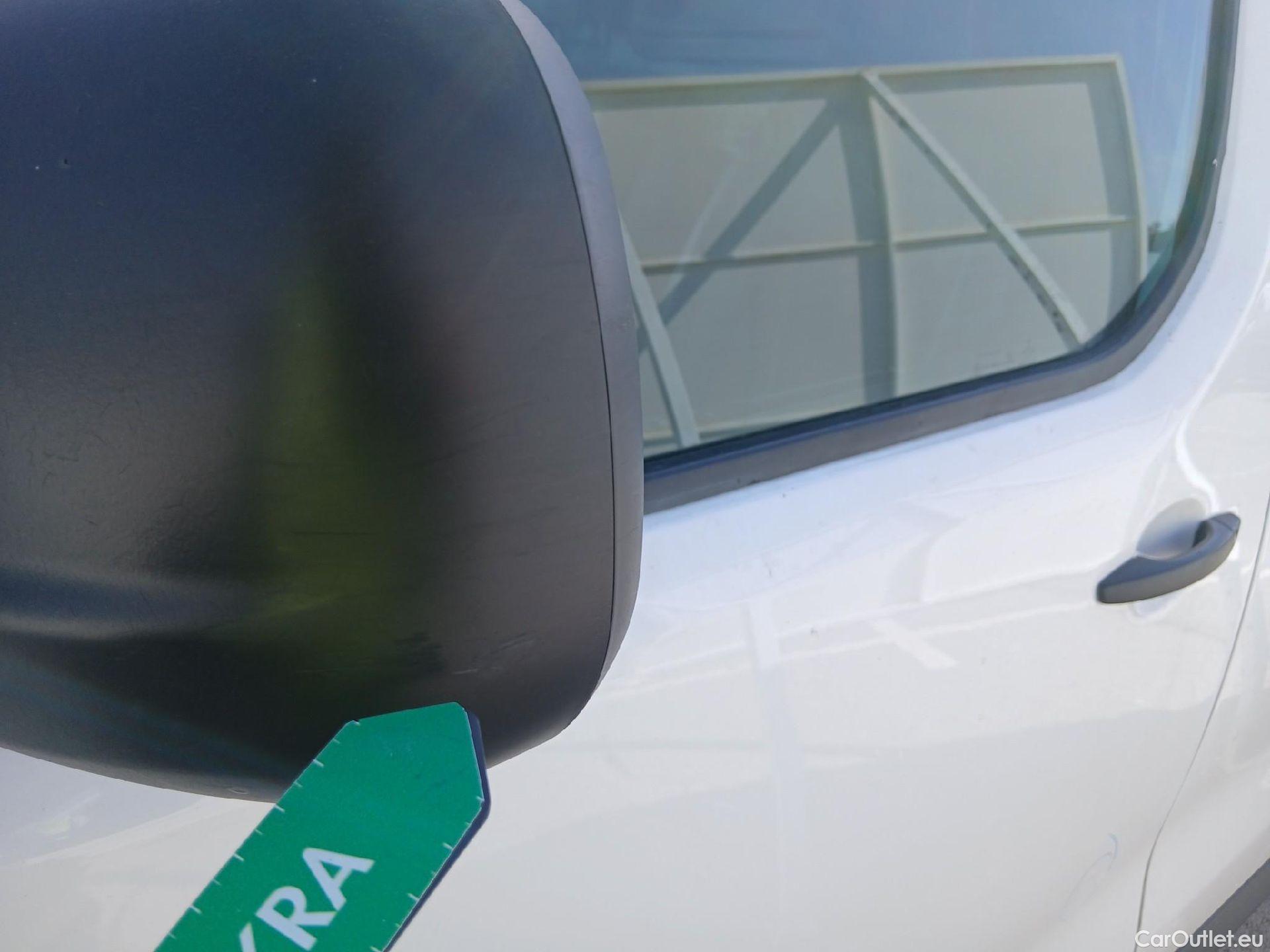  Opel  Vivaro OPEL  / 2019 / 4P / furgón 1.5 Diésel 74kW (100CV) M Std Express #30