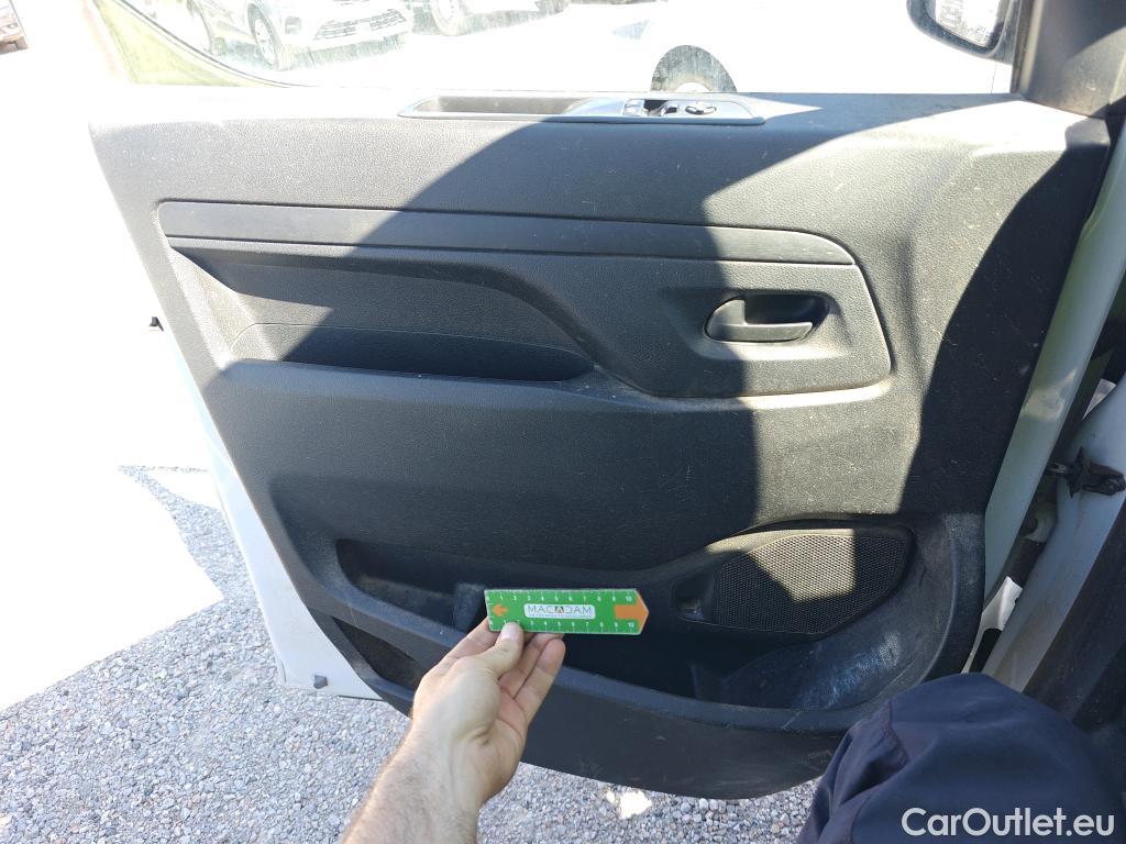  Peugeot  Expert PEUGEOT  / 2016 / 4P / furgón Furgón BlueHDi 100 S&S 6v Long #29