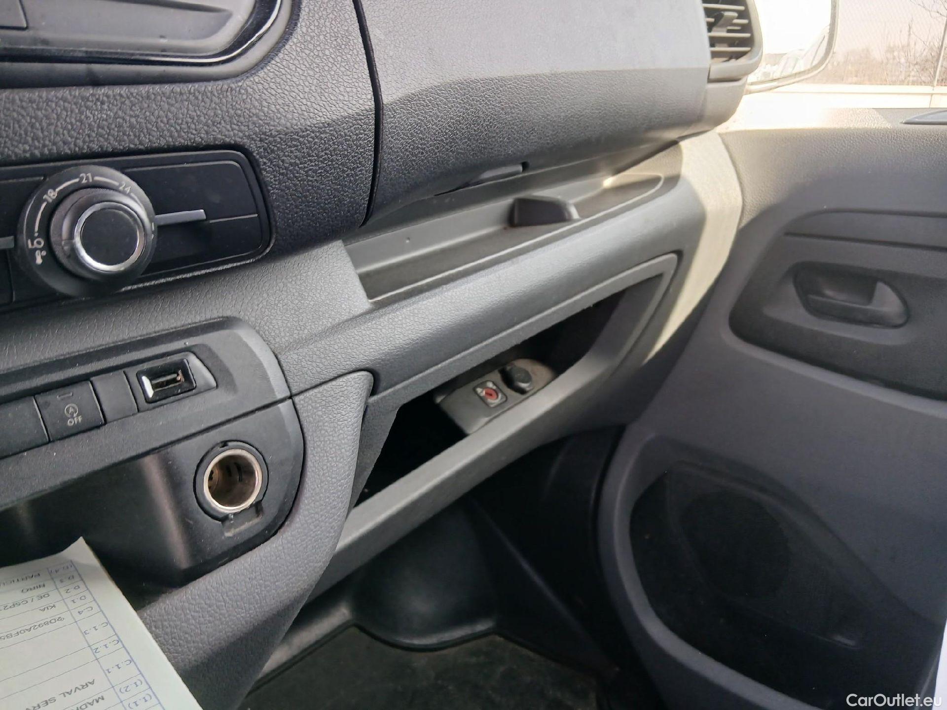  Opel  Vivaro OPEL  / 2019 / 4P / furgón 1.5 Diésel 74kW (100CV) M Std Express #2