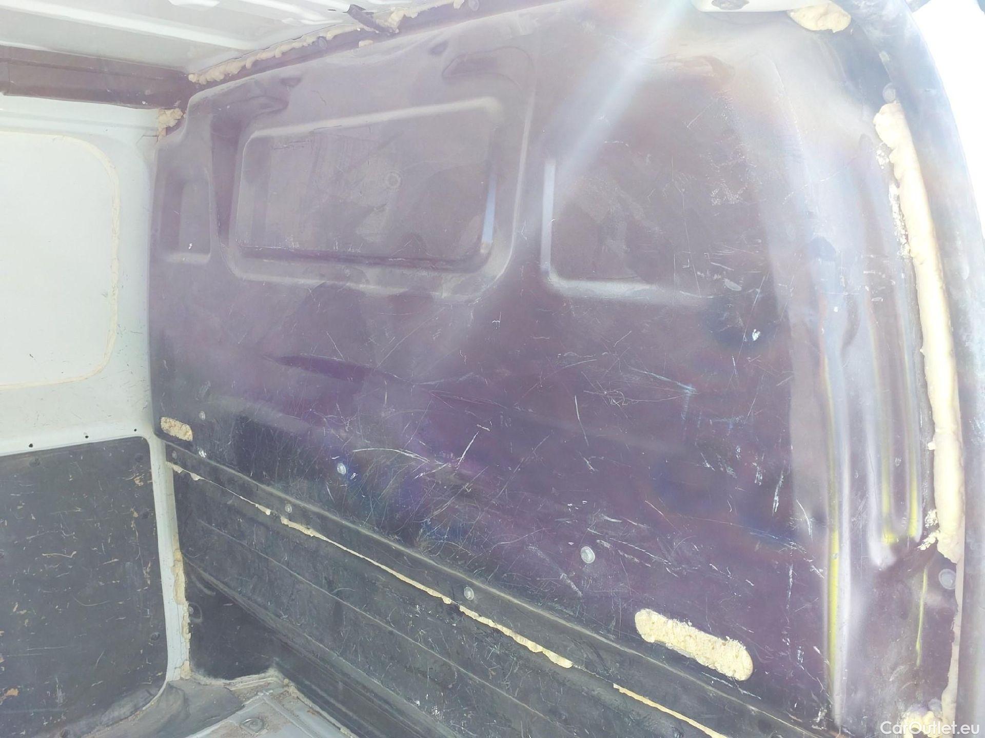  Peugeot  Expert PEUGEOT  / 2016 / 4P / furgón Furgón Pro 2.0 BlueHDi 120 S&S Standard #27