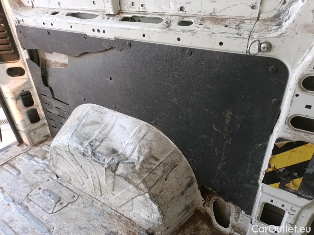  Peugeot  Boxer PEUGEOT  / 2014 / 4P / furgón 335 L2 H2 BHDI 103kW (140CV) S&S 6 V. M (CX) #24