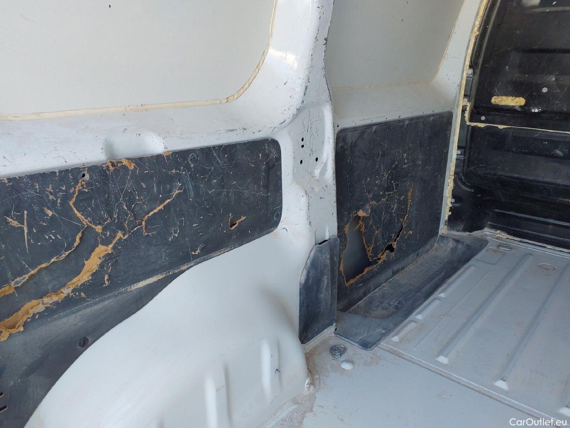  Peugeot  Expert PEUGEOT  / 2016 / 4P / furgón Furgón Pro 2.0 BlueHDi 120 S&S Standard #30