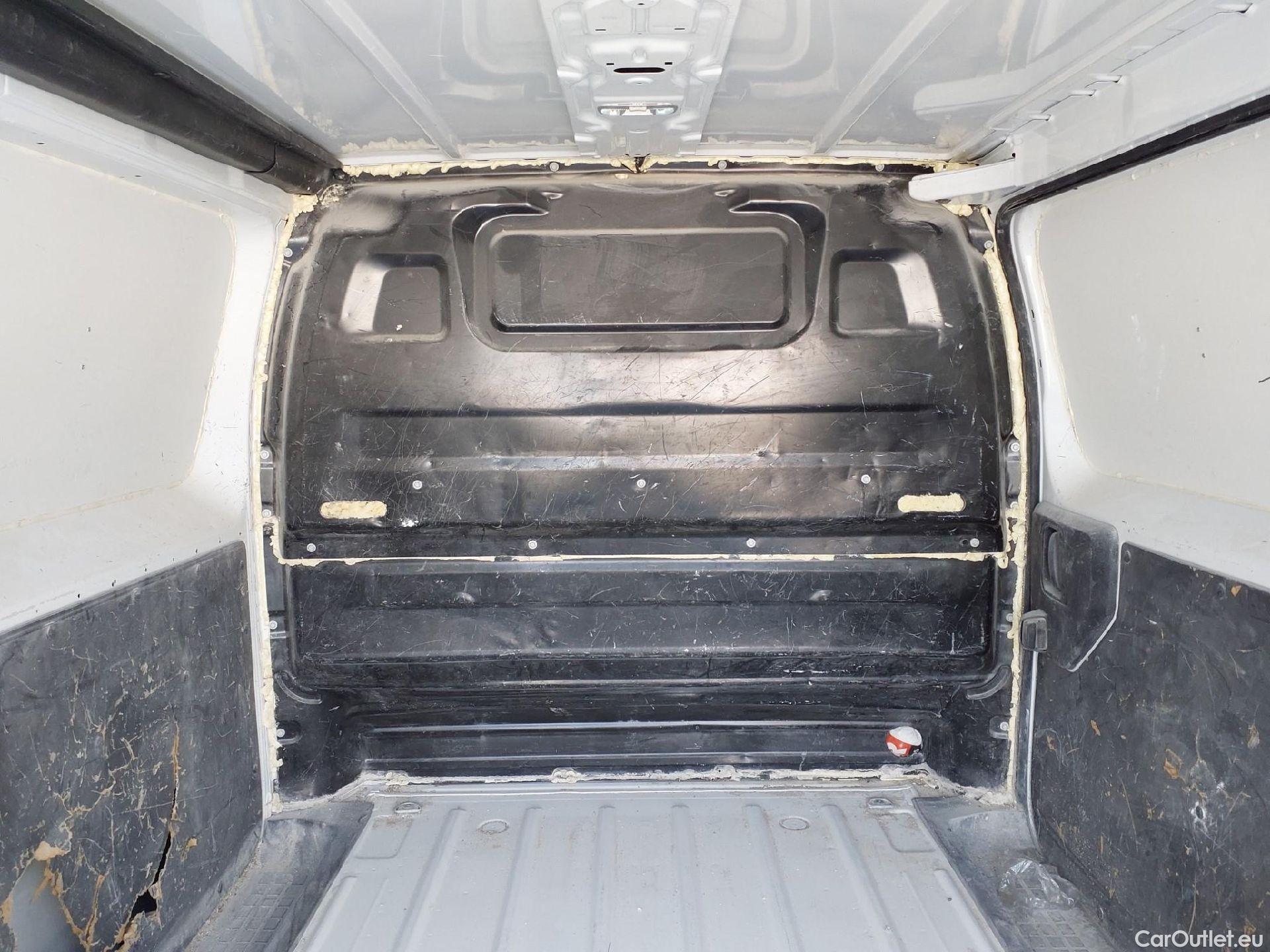  Peugeot  Expert PEUGEOT  / 2016 / 4P / furgón Furgón Pro 2.0 BlueHDi 120 S&S Standard #28