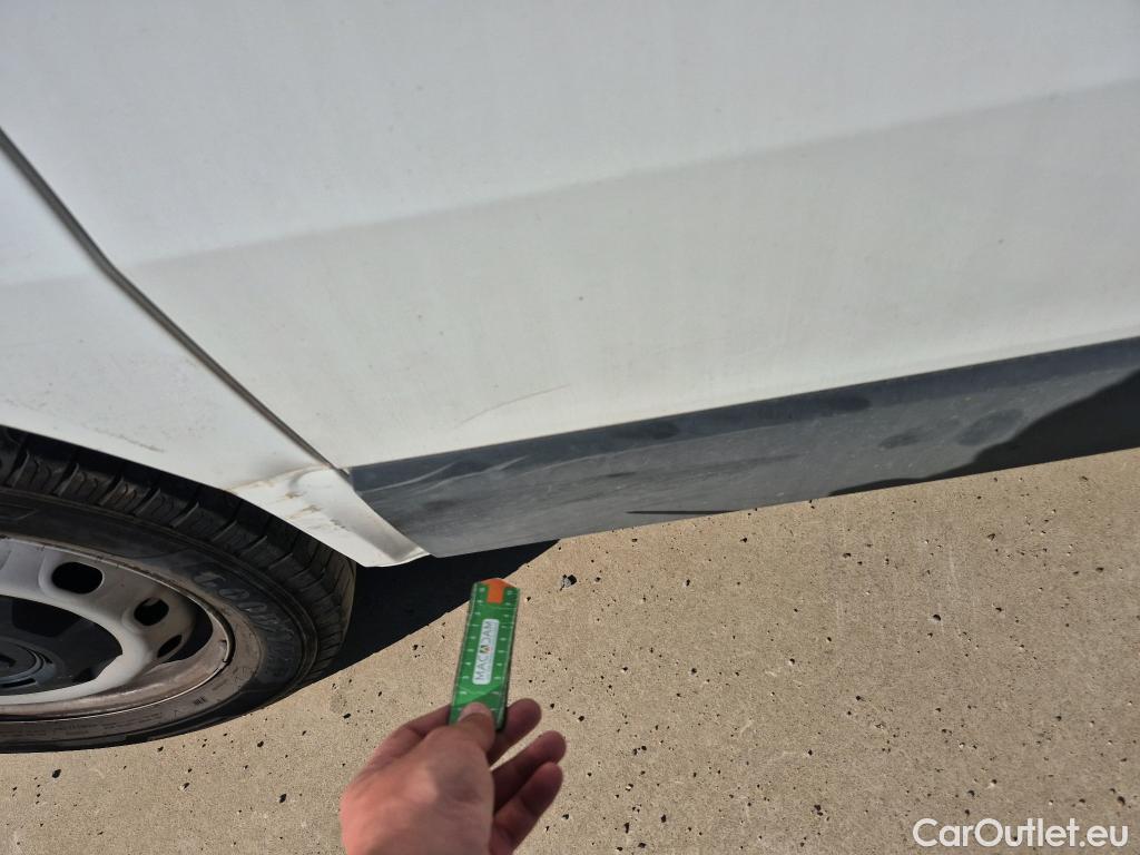  Renault  Trafic RENAULT  / 2021 / 4P / furgón Furgón L1H1 Blue dCi 96 Kw (130 CV) (AC) #18