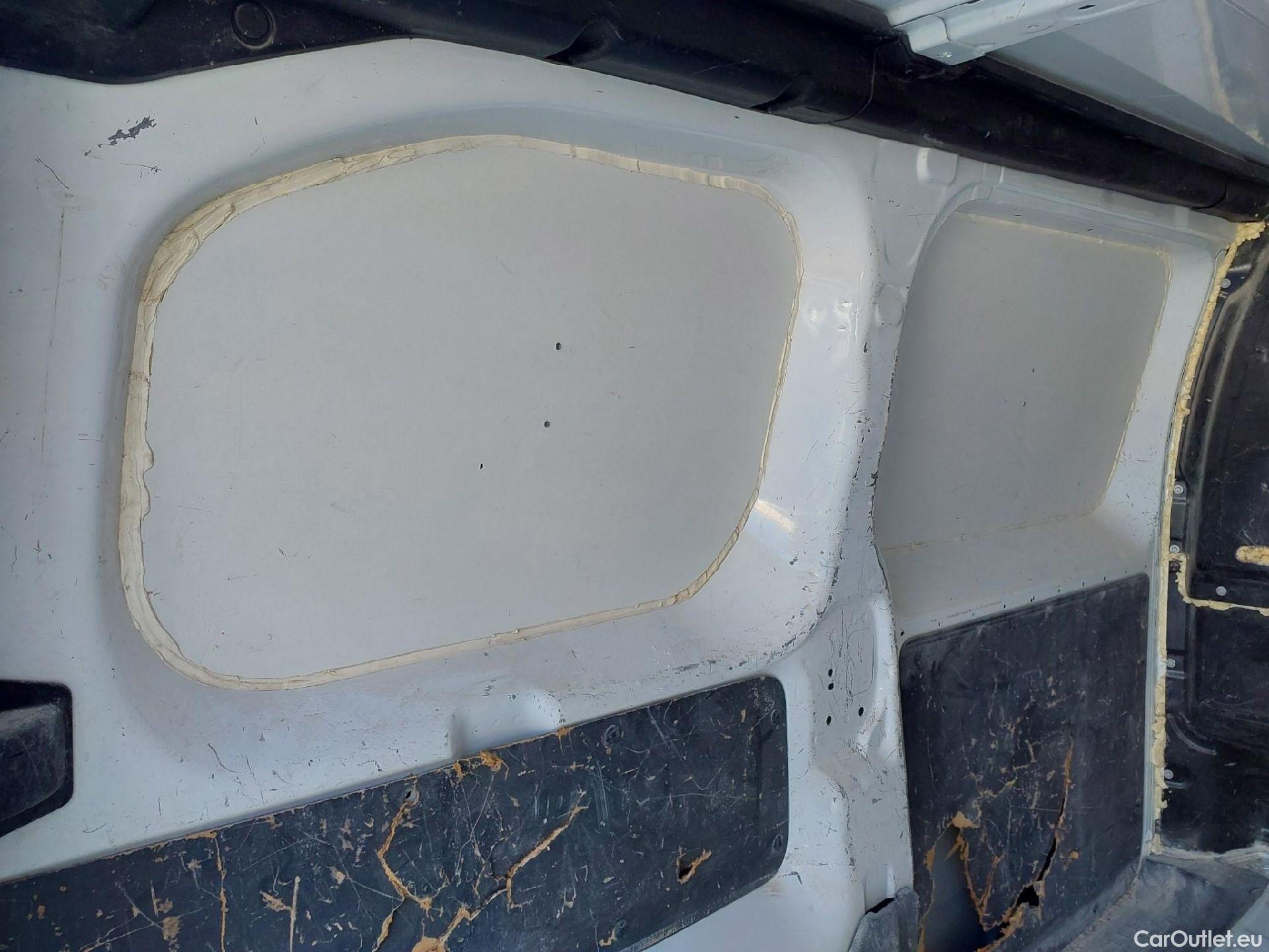  Peugeot  Expert PEUGEOT  / 2016 / 4P / furgón Furgón Pro 2.0 BlueHDi 120 S&S Standard #29