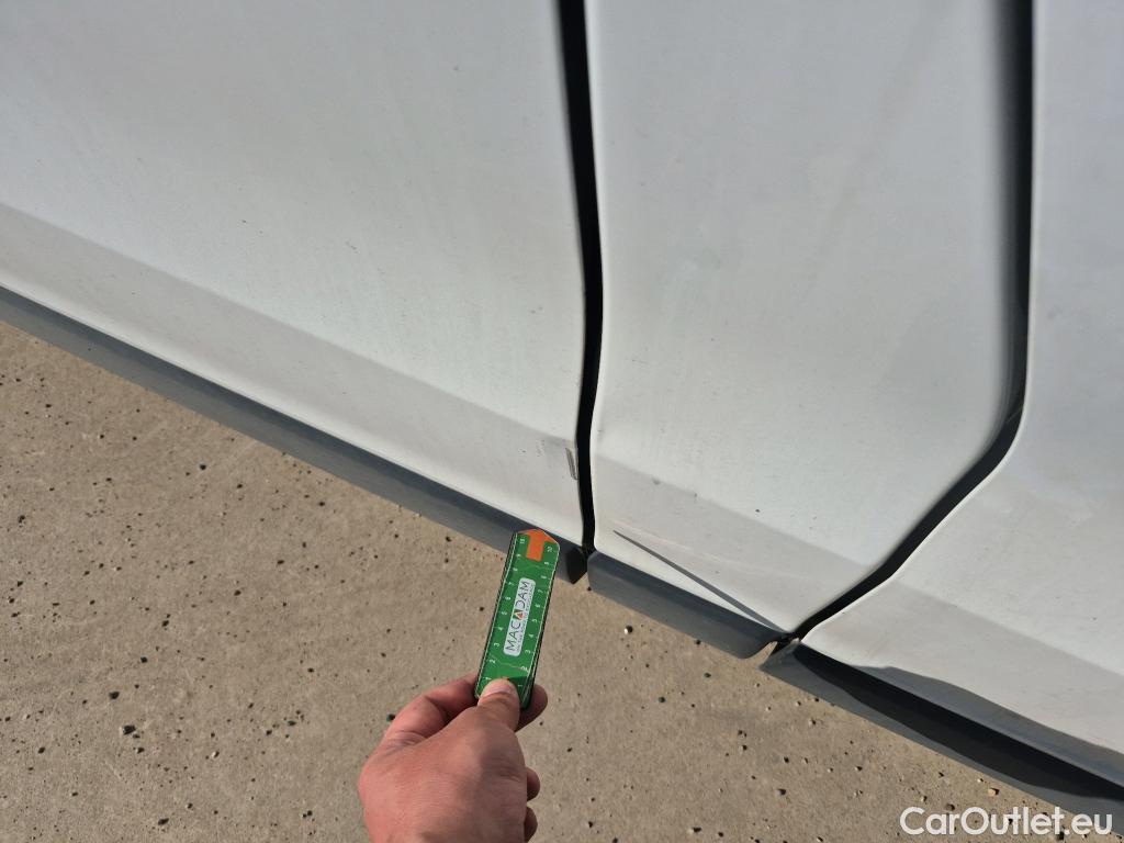  Renault  Trafic RENAULT  / 2021 / 4P / furgón Furgón L1H1 Blue dCi 96 Kw (130 CV) (AC) #8