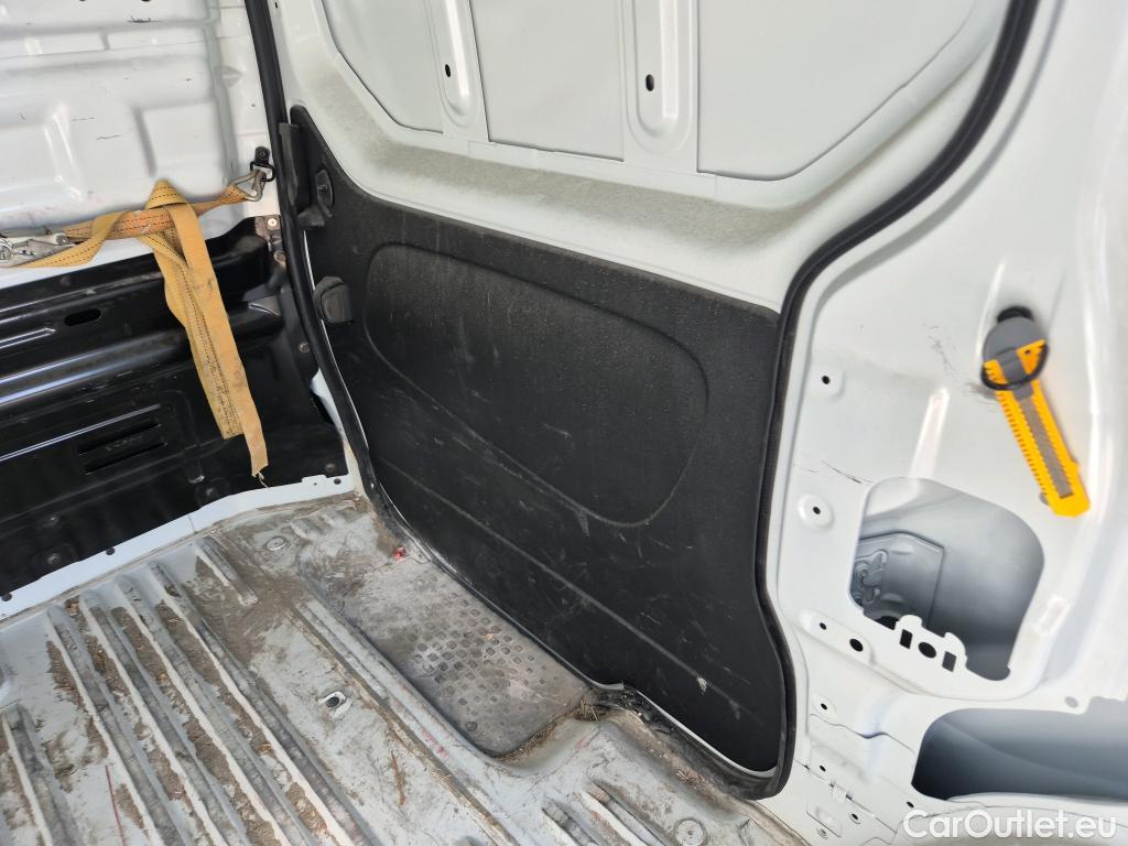  Renault  Trafic RENAULT  / 2021 / 4P / furgón Furgón L1H1 Blue dCi 96 Kw (130 CV) (AC) #15