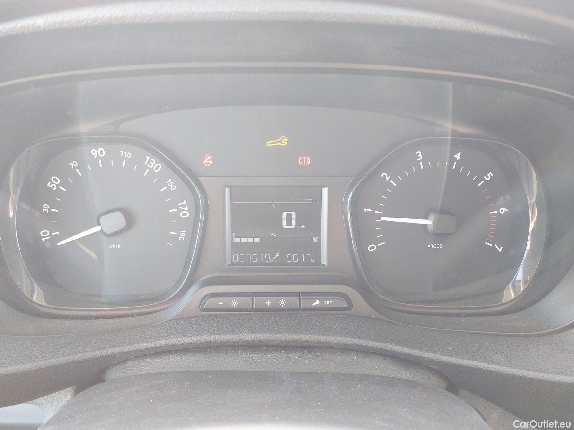  Peugeot  Expert PEUGEOT  / 2016 / 4P / furgón Furgón Pro 2.0 BlueHDi 120 S&S Standard #1