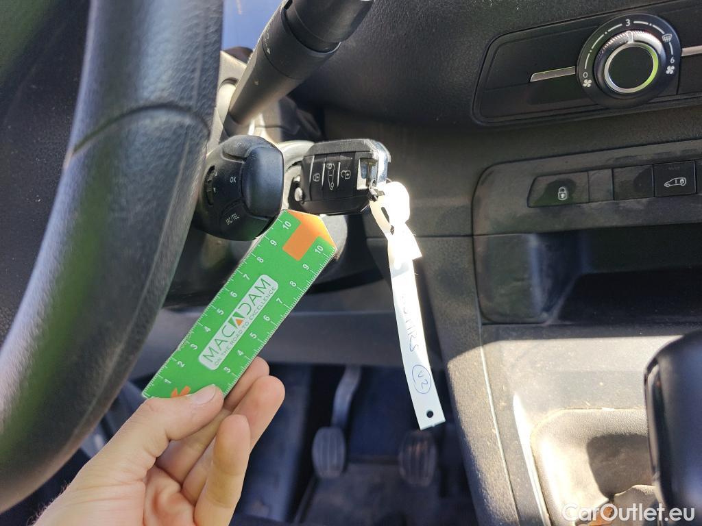  Peugeot  Expert PEUGEOT  / 2016 / 4P / furgón Furgón BlueHDi 100 S&S 6v Long #1