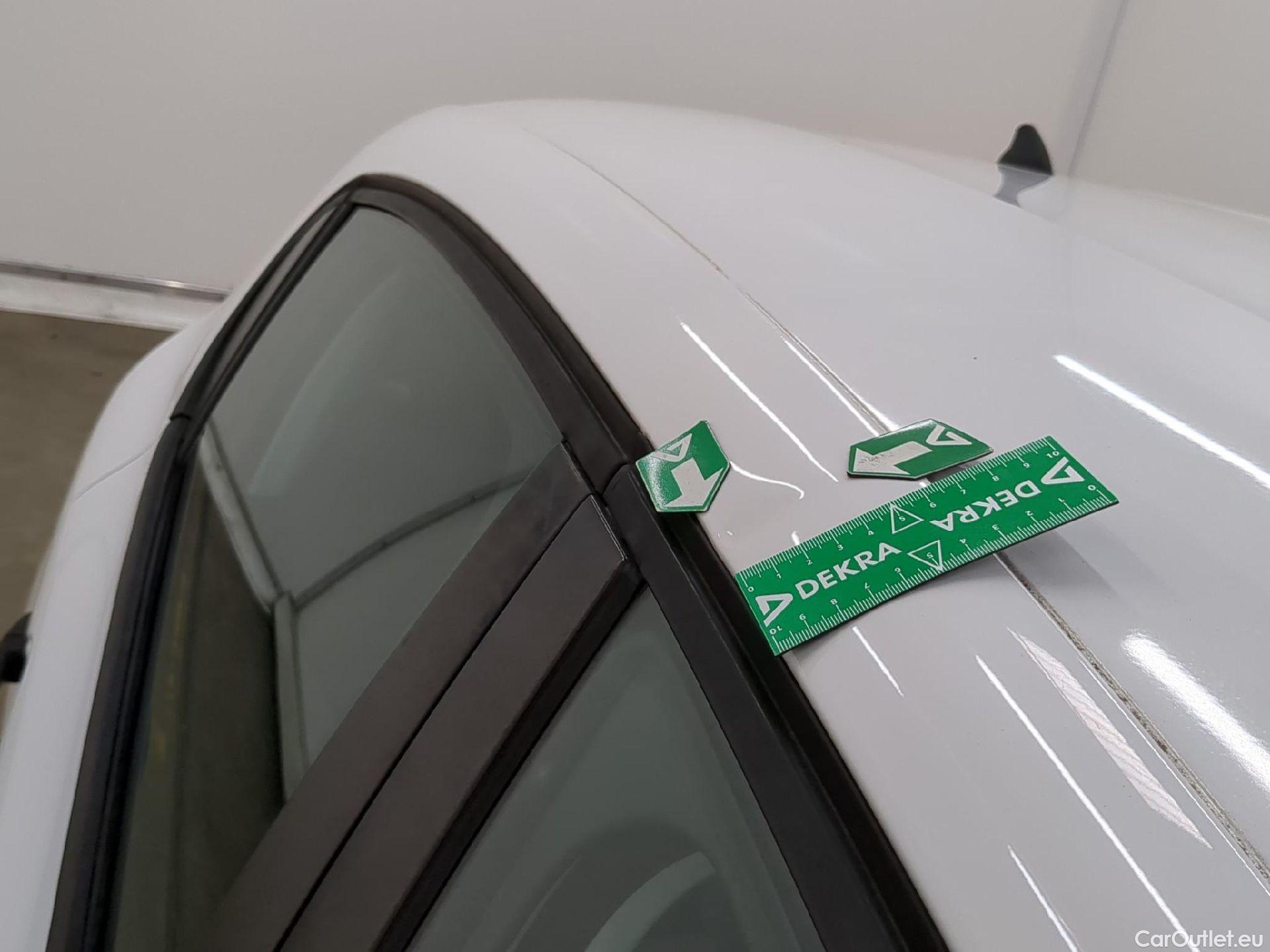  Peugeot  208  Affaire Premium 1.6 HDi 75CV BVM5 E6  #8