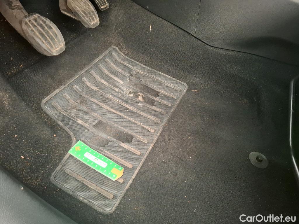  Peugeot  208  Premium 1.2 PureTech 75CV BVM5 E6d #3