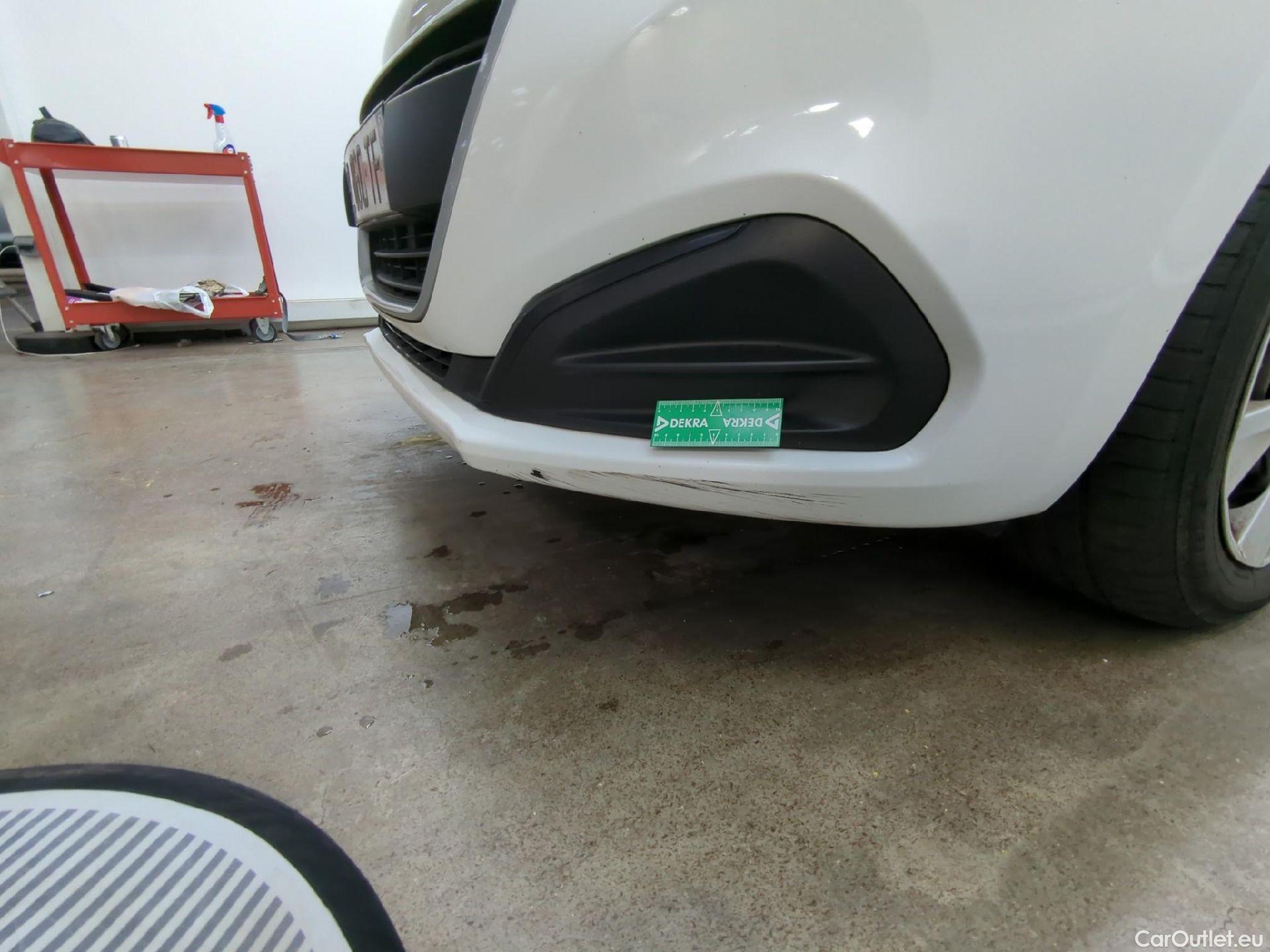  Peugeot  208  Affaire Premium 1.6 HDi 75CV BVM5 E6  #35