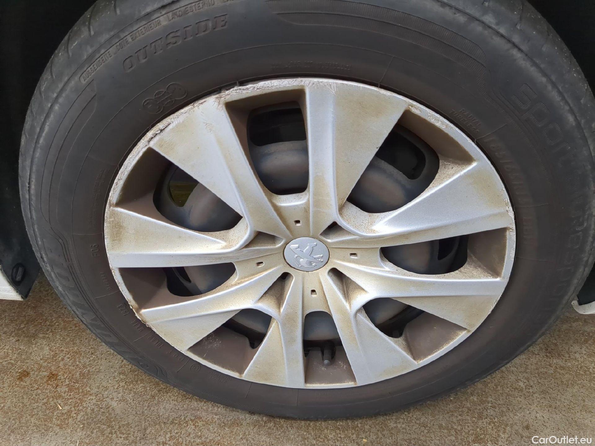  Peugeot  208  Affaire Premium 1.6 HDi 75CV BVM5 E6  #4