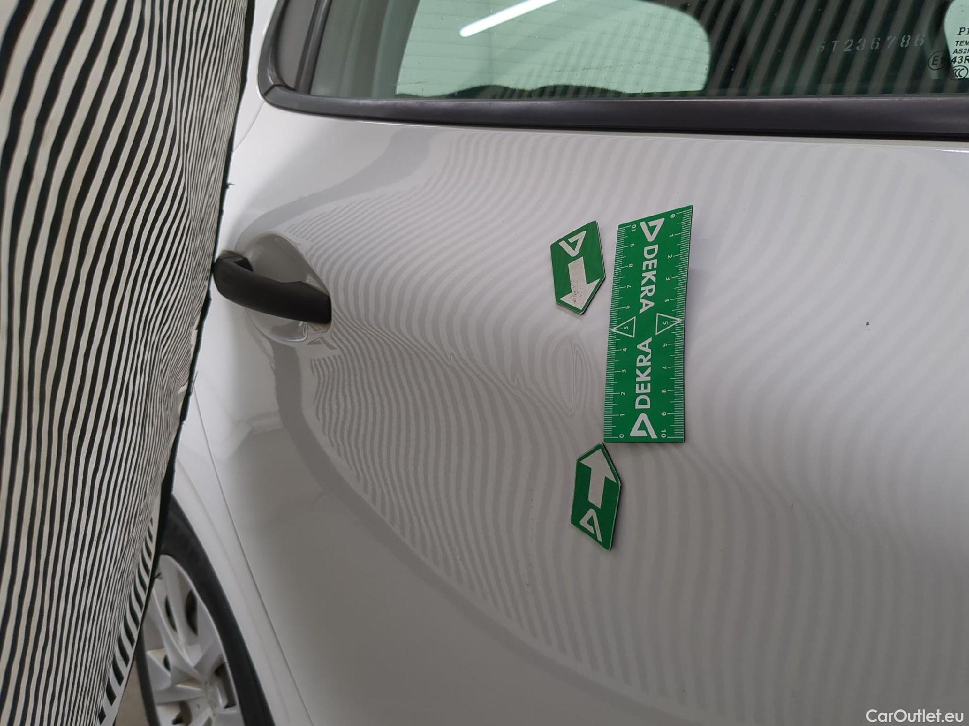  Peugeot  208  Affaire Premium 1.6 HDi 75CV BVM5 E6  #20