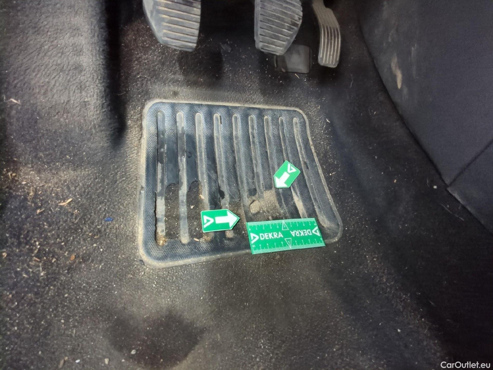  Peugeot  208  Affaire Premium 1.6 HDi 75CV BVM5 E6  #2