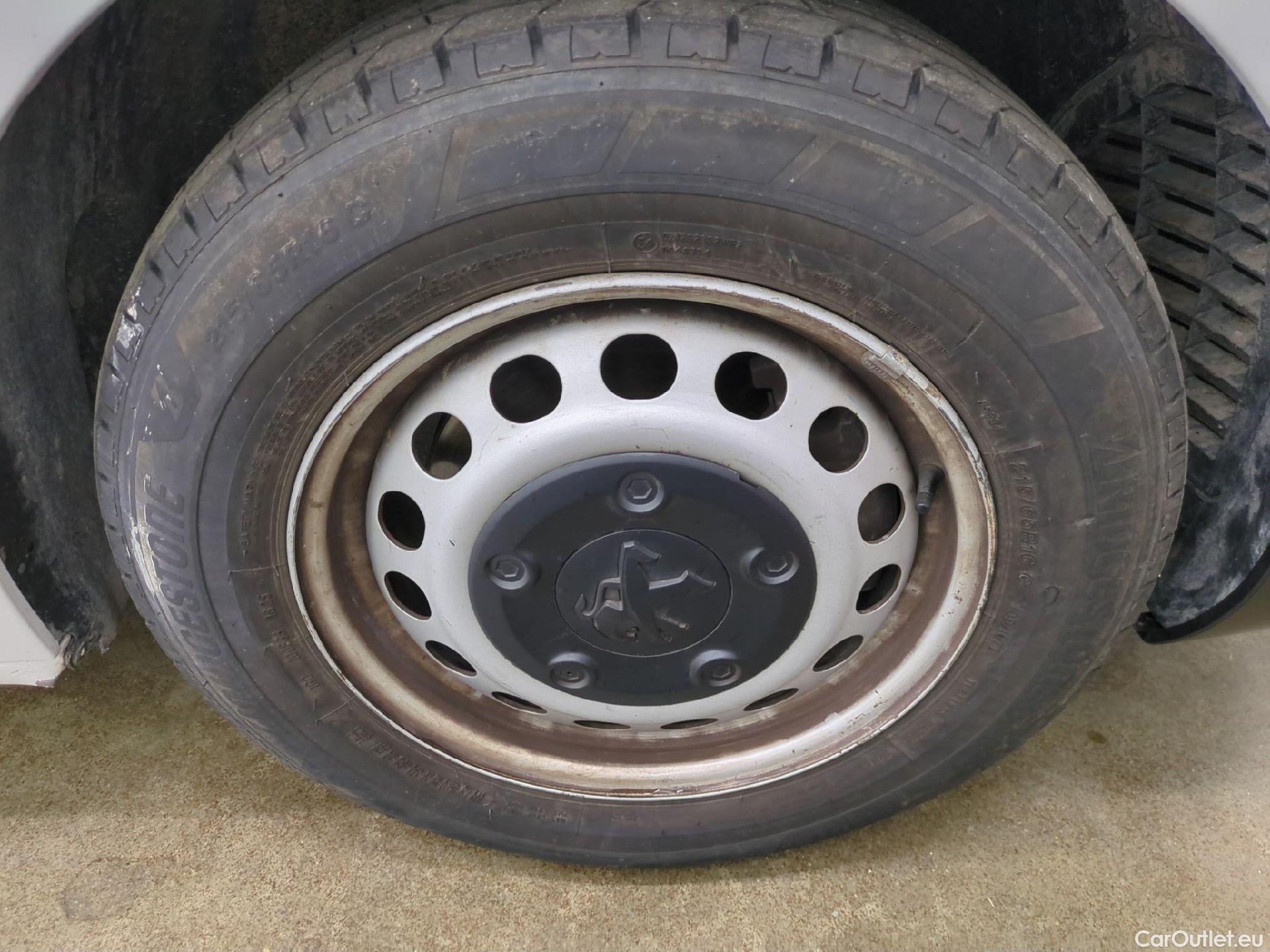  Peugeot  Expert  Fourgon Urban Compact 2.0 HDi 120CV BVA8 E6dT #15