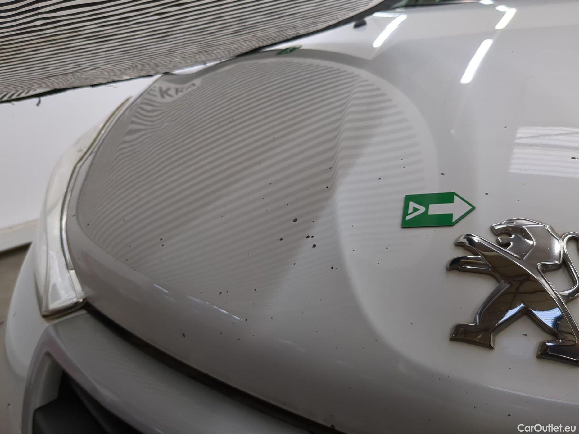  Peugeot  208  Affaire Premium 1.6 HDi 75CV BVM5 E6  #31