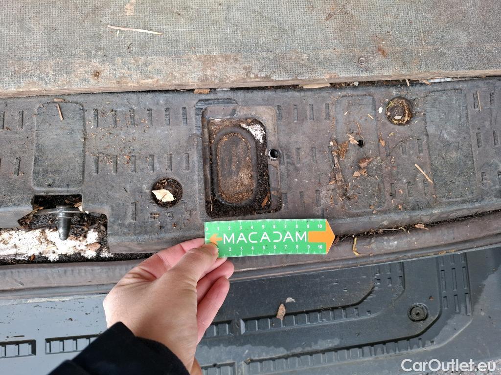  Volkswagen  Crafter  Fourgon Fourgon 35 mittlerer Radstand mit Hochdach FWD 2.0 140CV BVM6 #26