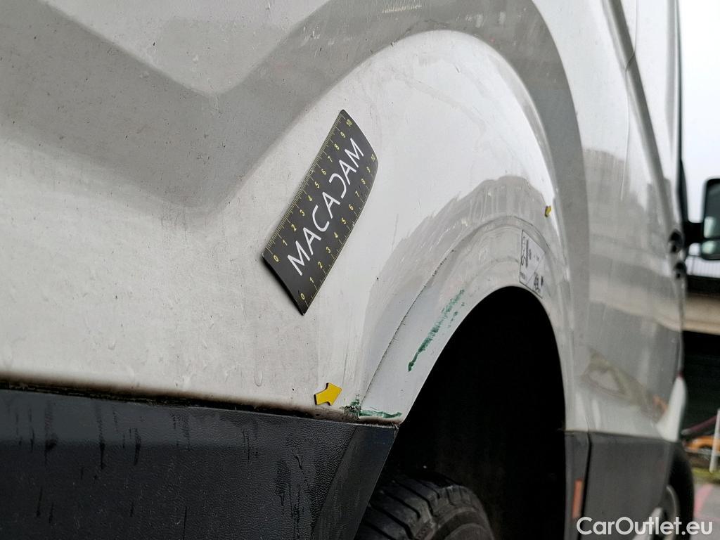  Volkswagen  Crafter  Fourgon Fourgon 35 mittlerer Radstand mit Hochdach FWD 2.0 140CV BVM6 #2