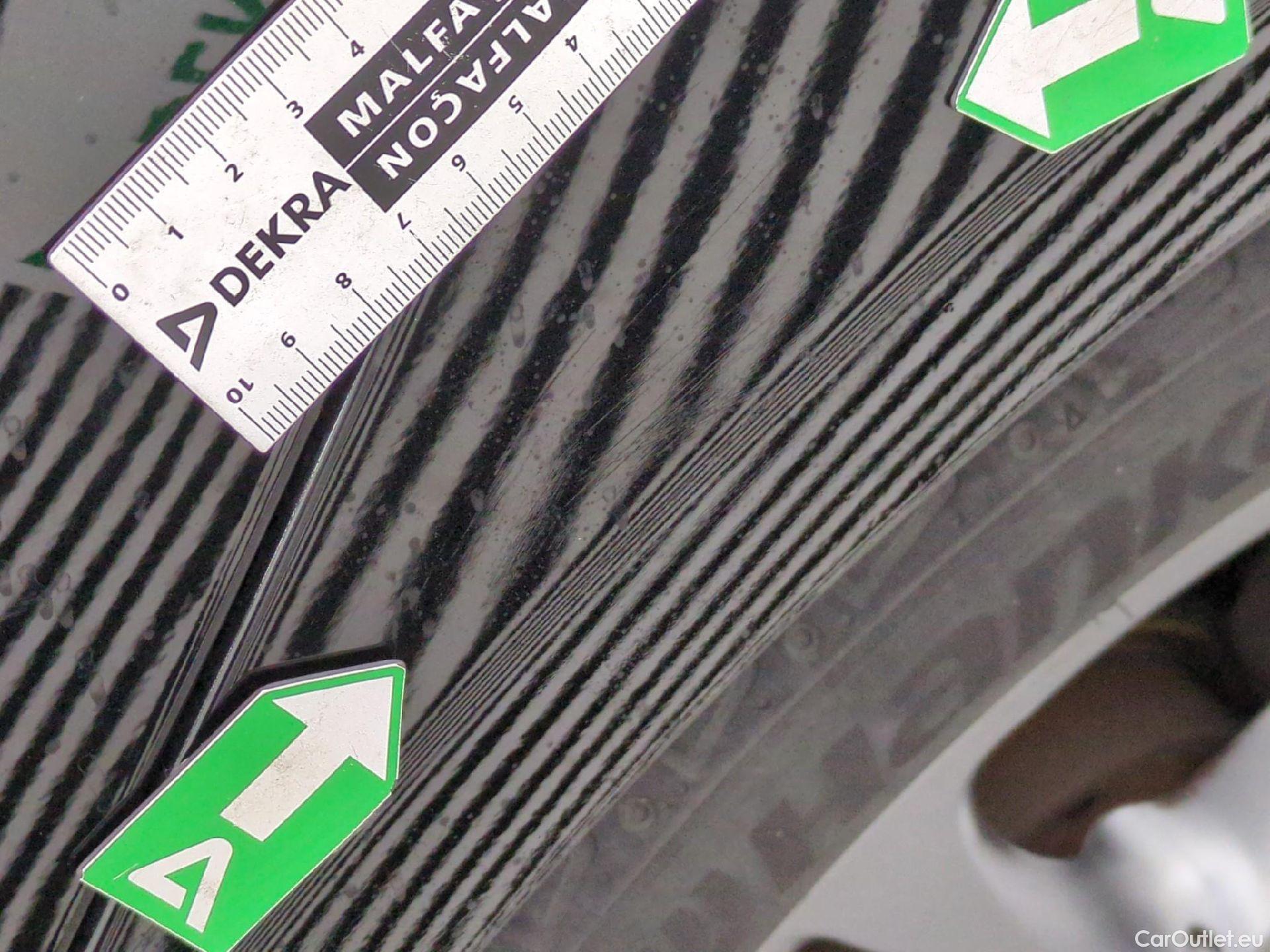  Mercedes  A-Klasse MERCEDES-BENZ Classe A Compact / 2018 / 5P / Berline A 180 d Business Line #55