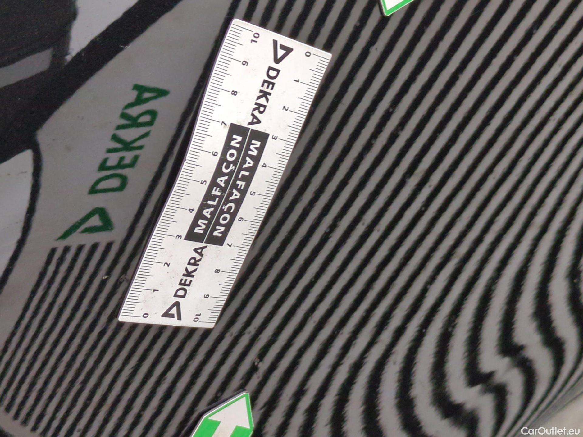  Mercedes  A-Klasse MERCEDES-BENZ Classe A Compact / 2018 / 5P / Berline A 180 d Business Line #50