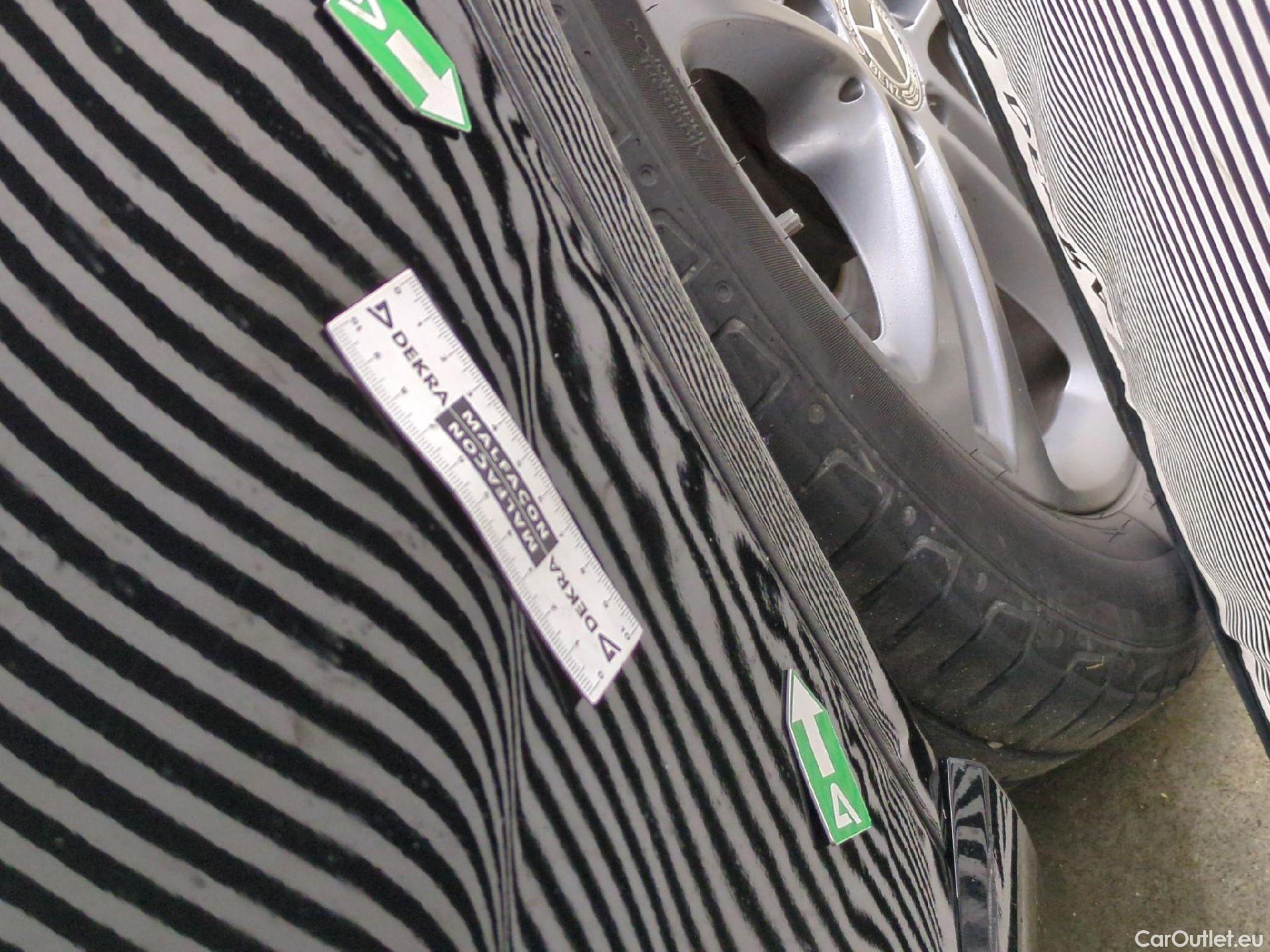  Mercedes  A-Klasse MERCEDES-BENZ Classe A Compact / 2018 / 5P / Berline A 180 d Business Line #48