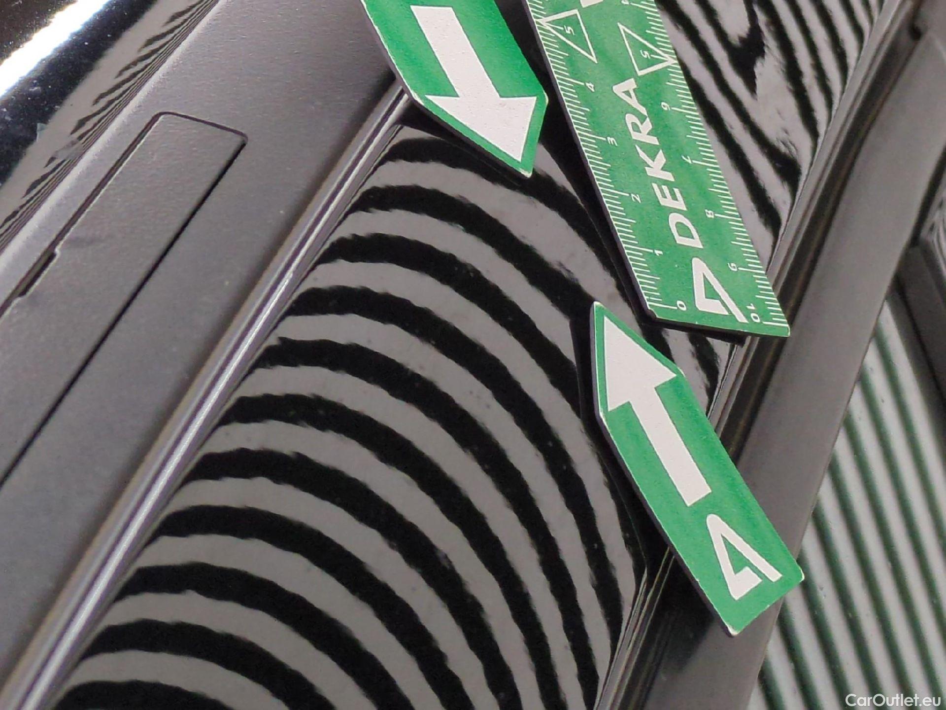  Mercedes  A-Klasse MERCEDES-BENZ Classe A Compact / 2018 / 5P / Berline A 180 d Business Line #44