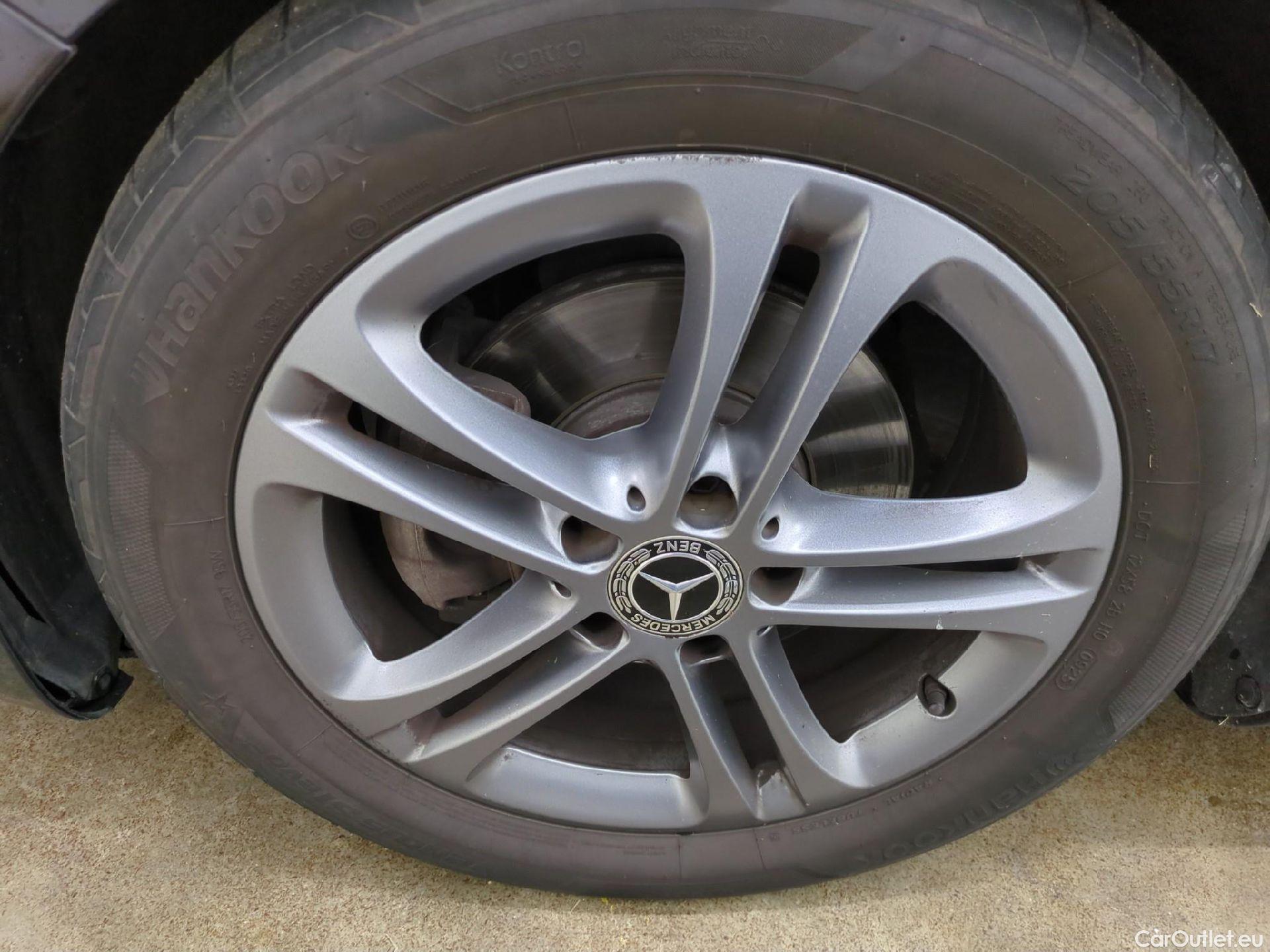  Mercedes  A-Klasse MERCEDES-BENZ Classe A Compact / 2018 / 5P / Berline A 180 d Business Line #25