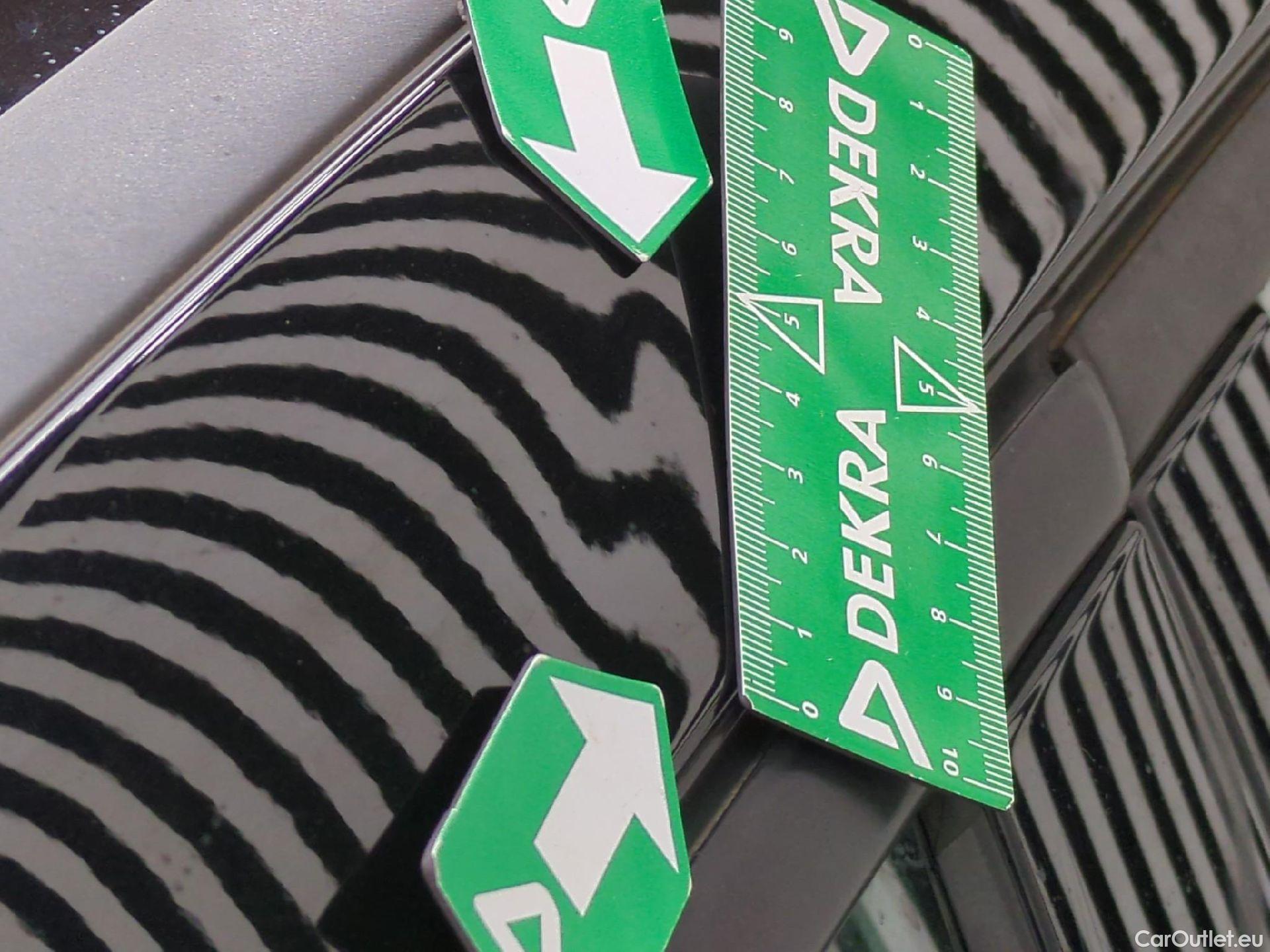  Mercedes  A-Klasse MERCEDES-BENZ Classe A Compact / 2018 / 5P / Berline A 180 d Business Line #46