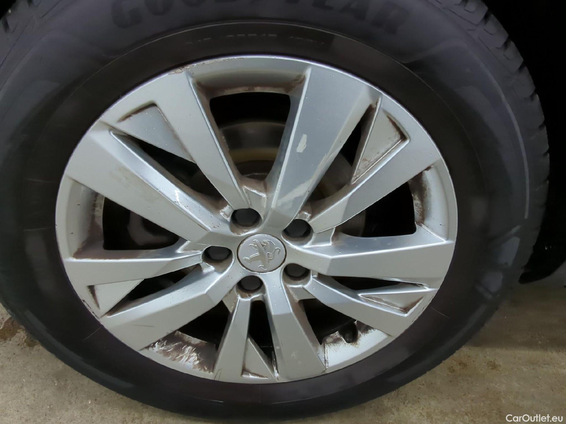  Peugeot  3008  Active Pack 1.5 HDi 130CV BVM6 E6d #26