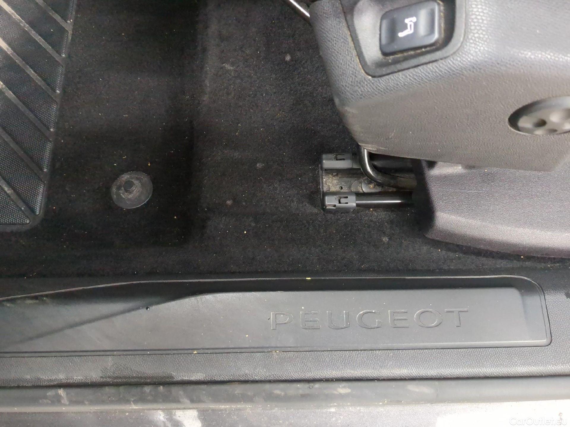  Peugeot  3008  Active Pack 1.5 HDi 130CV BVM6 E6d #7