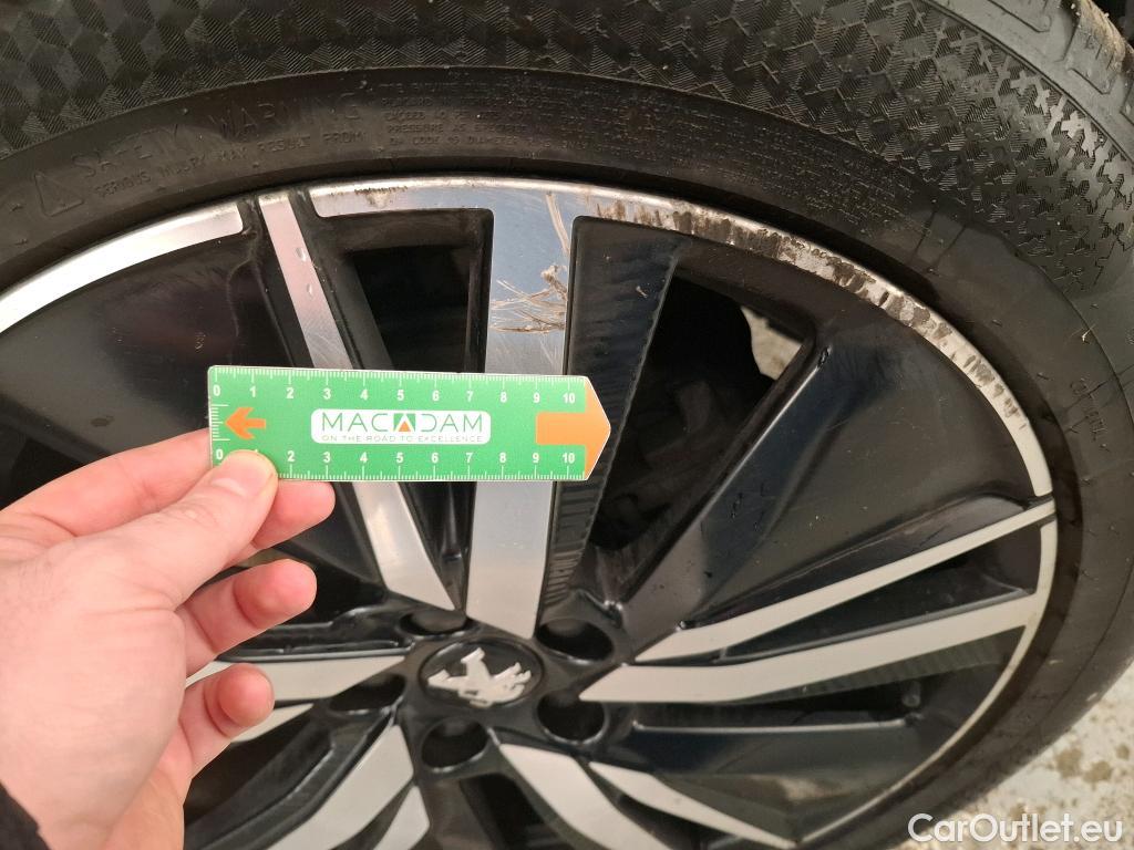  Peugeot  5008 PEUGEOT  / 2020 / 5P / SUV BlueHDi 130 S&S EAT8 GT Pack #18