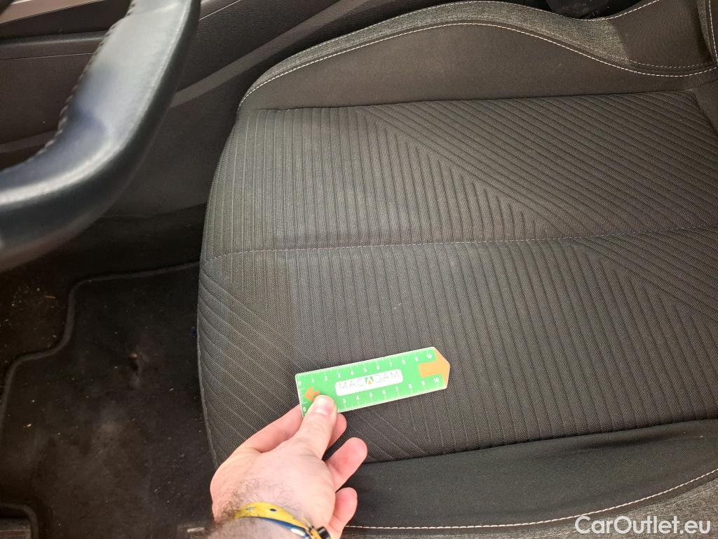  Peugeot  308 PEUGEOT  SW / 2021 / 5P / Break BlueHDi 130 ACTIVE PACK #52